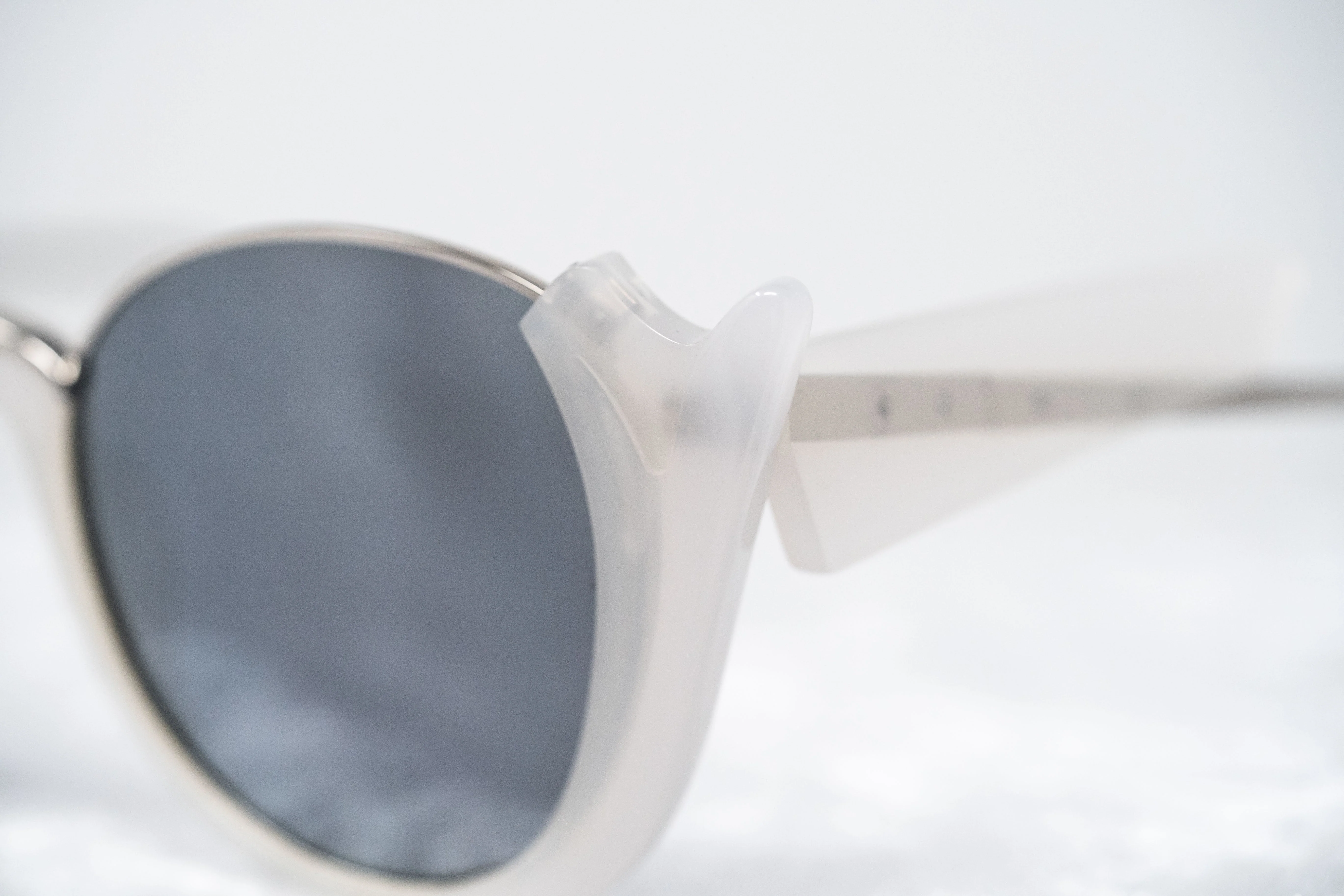 Prabal Gurung Sunglasses Round White Silver and Grey - Image 9