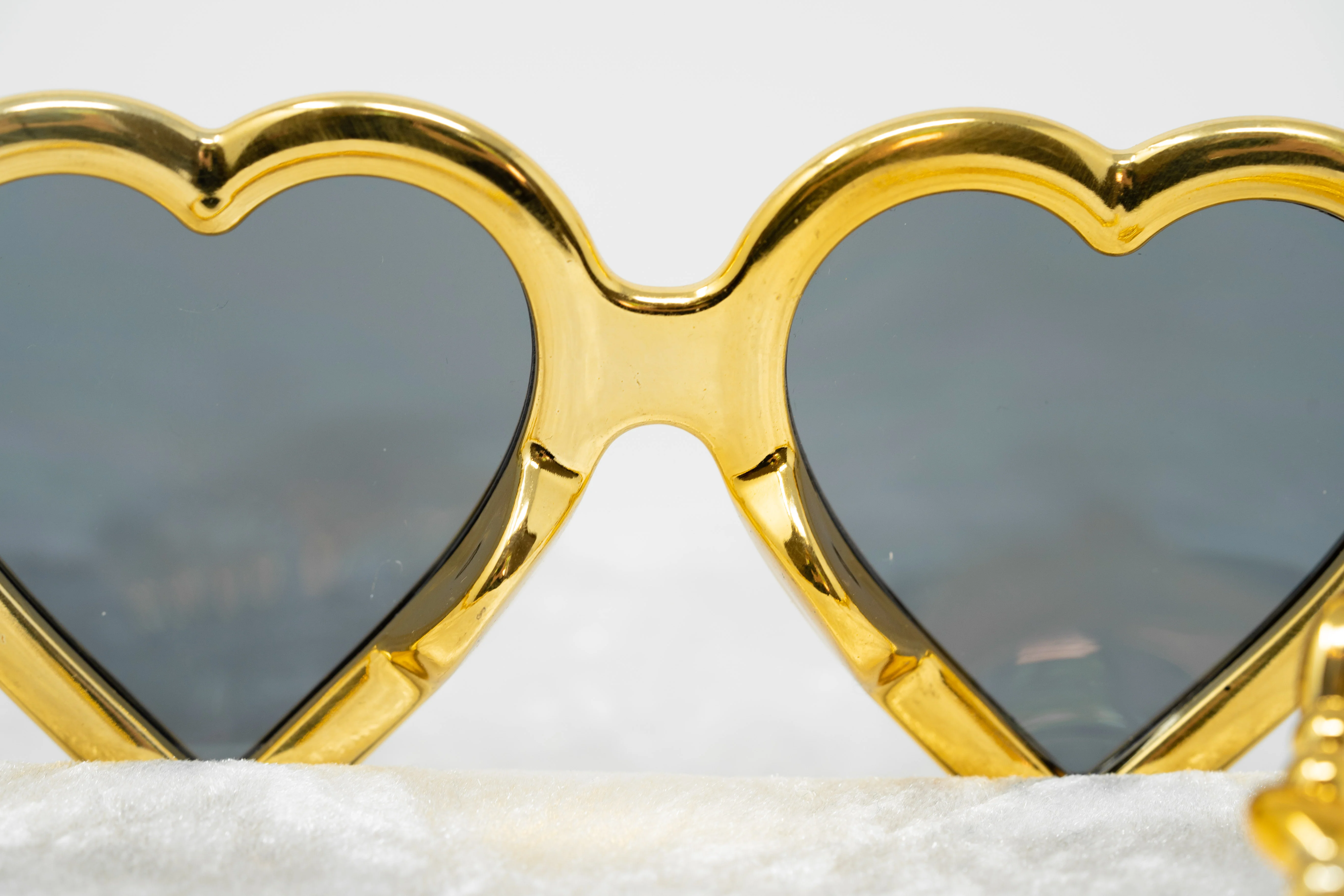 Jeremy Scott Ladies Heart Gold Sunglasses - Image 10