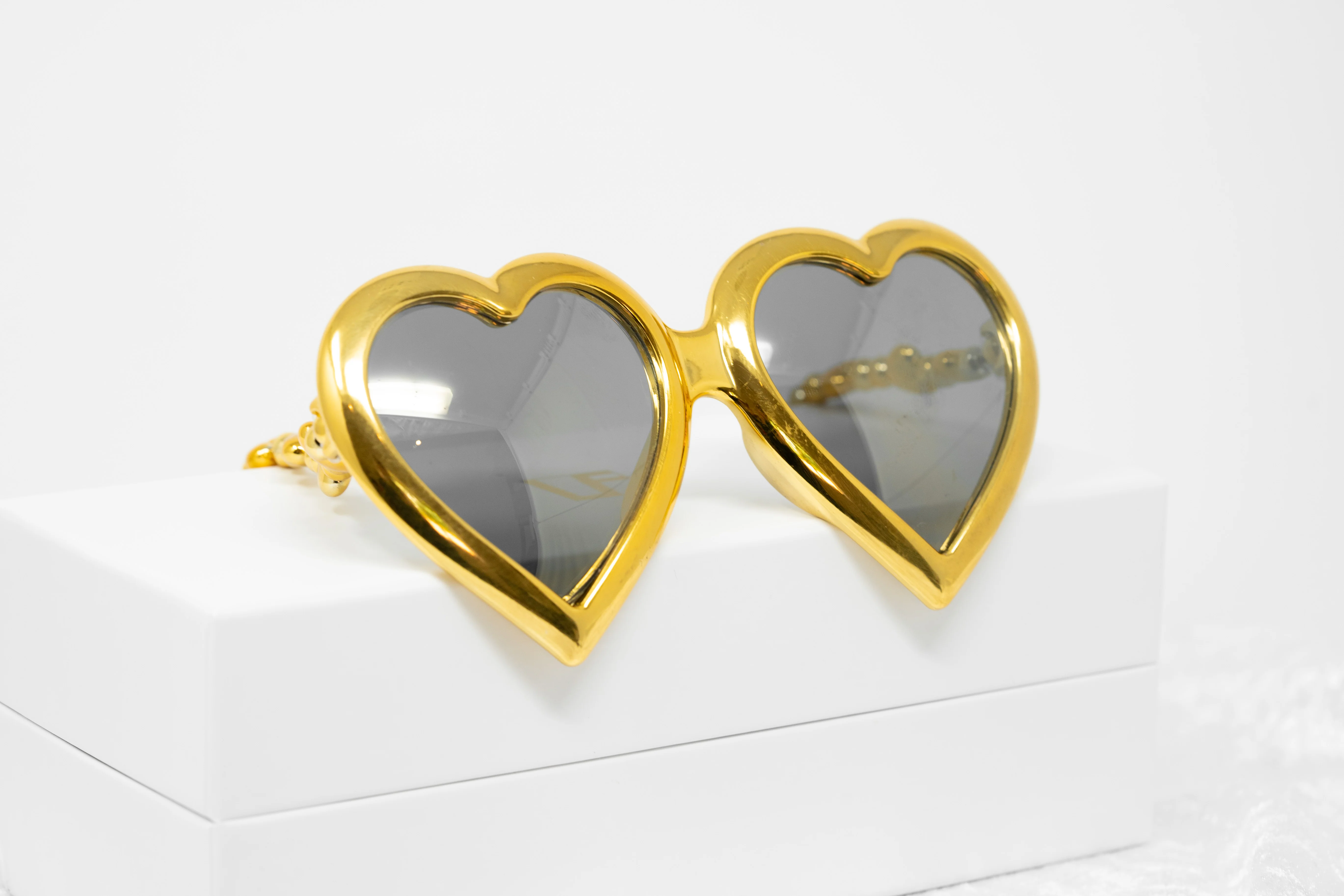 Jeremy Scott Ladies Heart Gold Sunglasses - Image 12