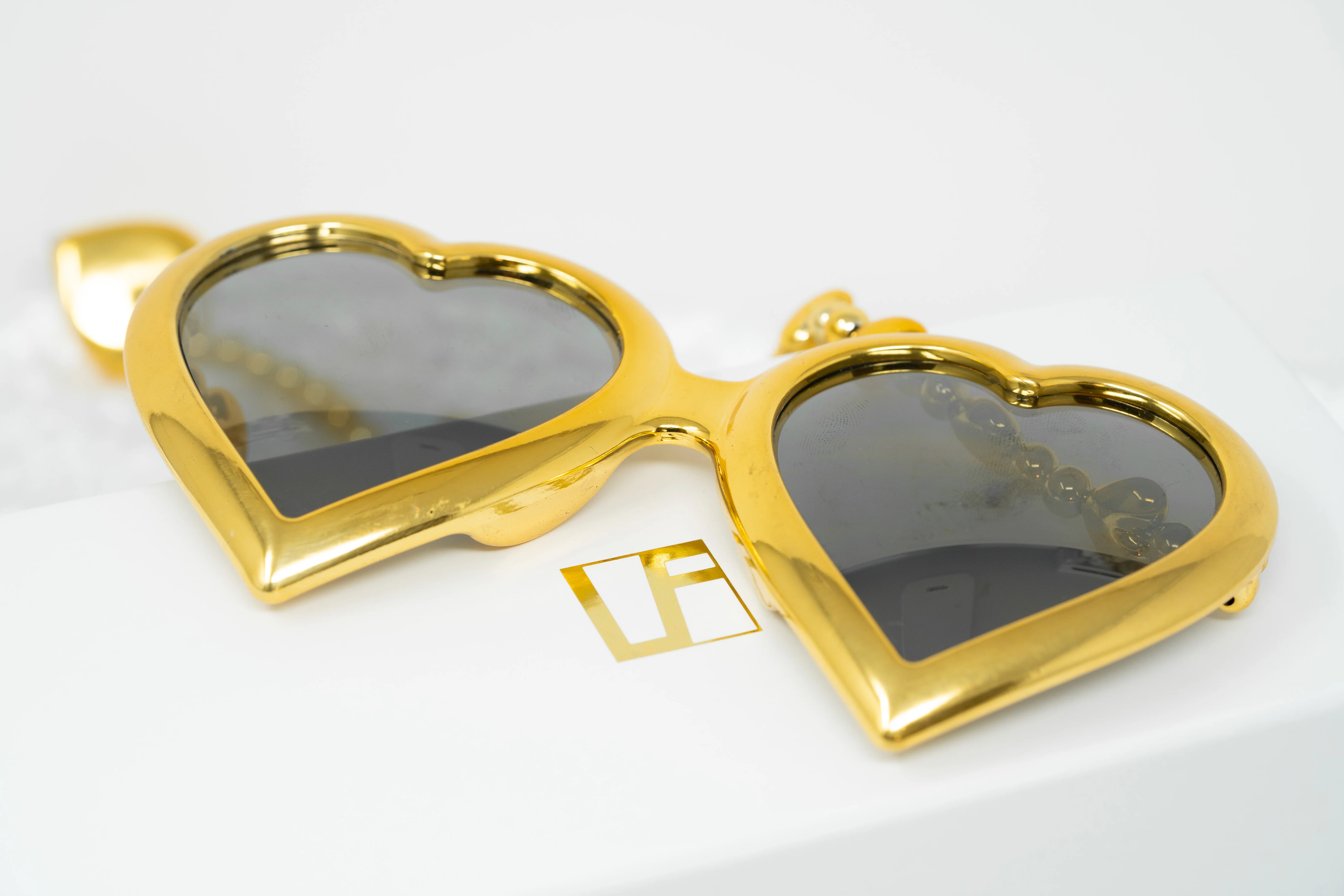 Jeremy Scott Ladies Heart Gold Sunglasses - Image 13