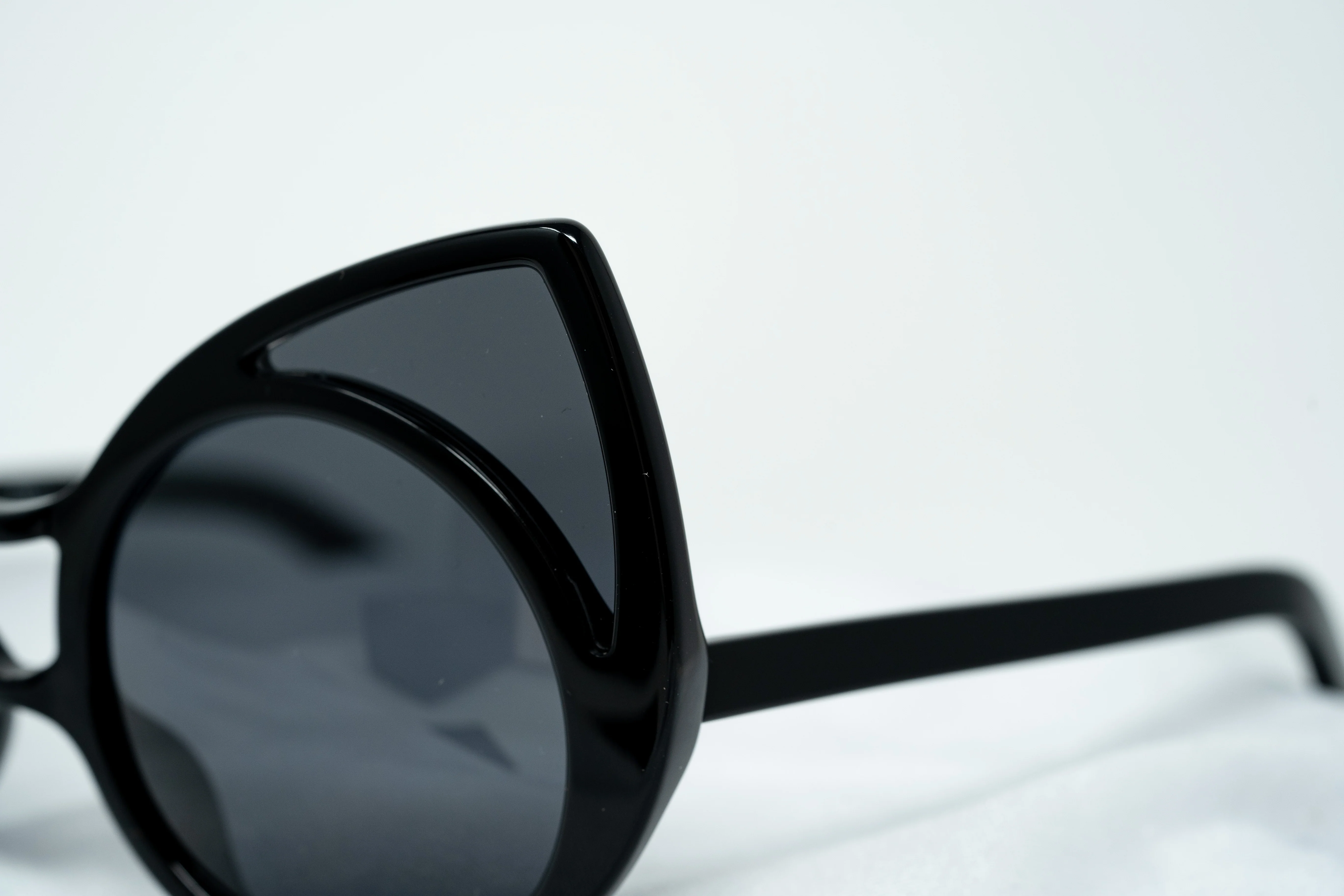 Khaleda And Fahad Ladies Cat Eye Grey Sunglasses - Image 7