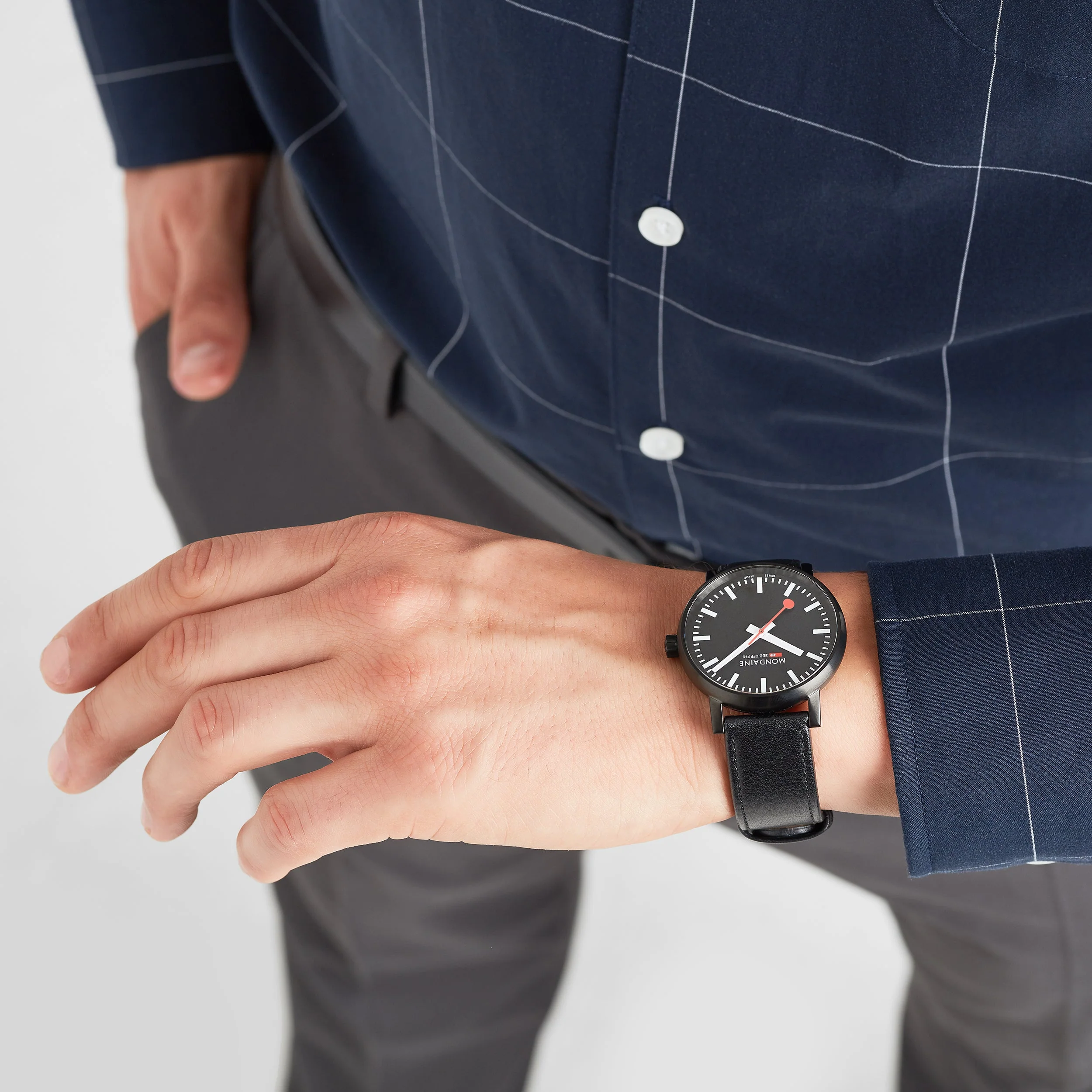 Mondaine Evo2 Unisex Black Watch - Image 4