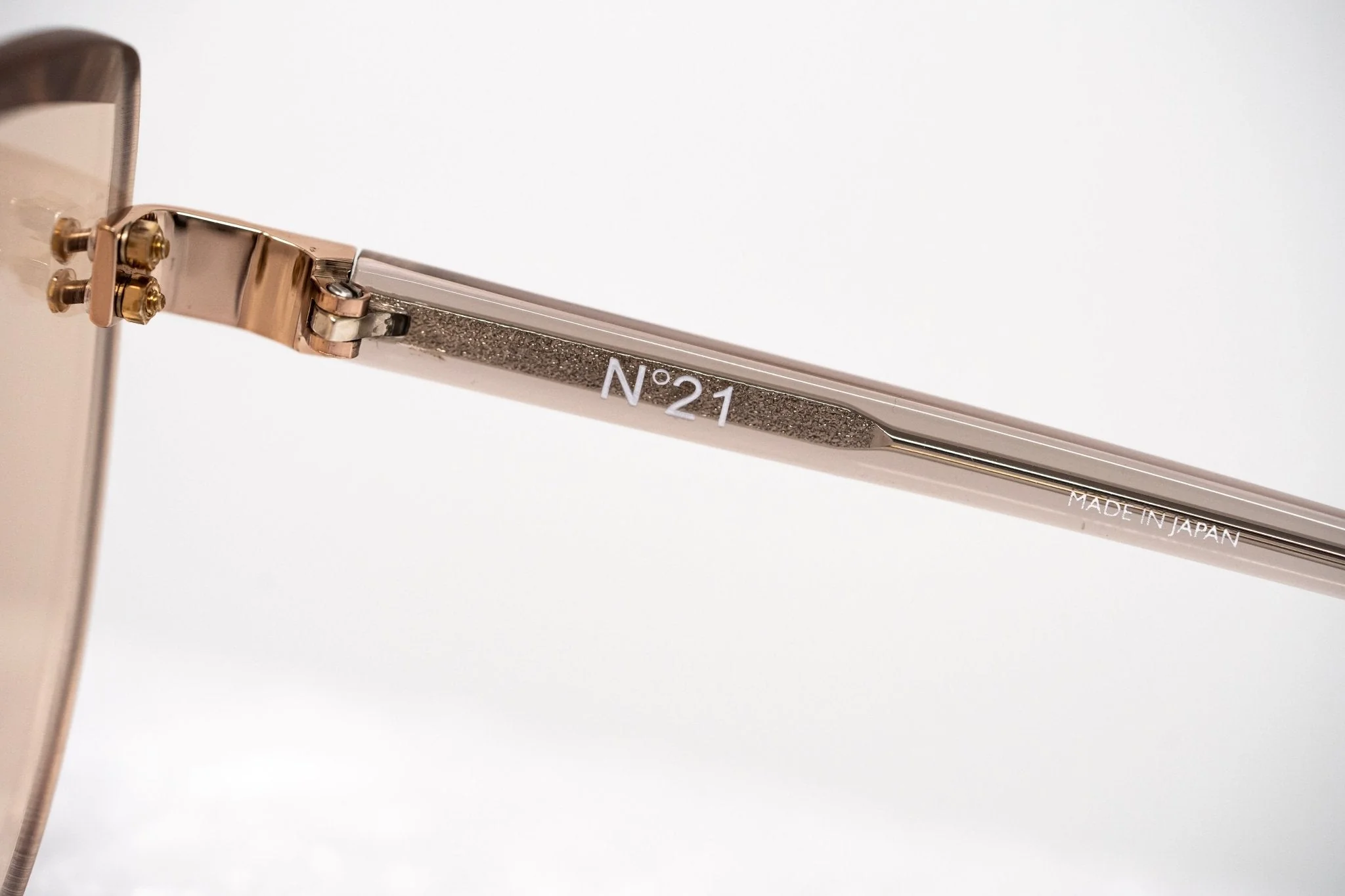 NO 21 Ladies Sunglasses Cat Eye Rose Gold and Peach - Image 10