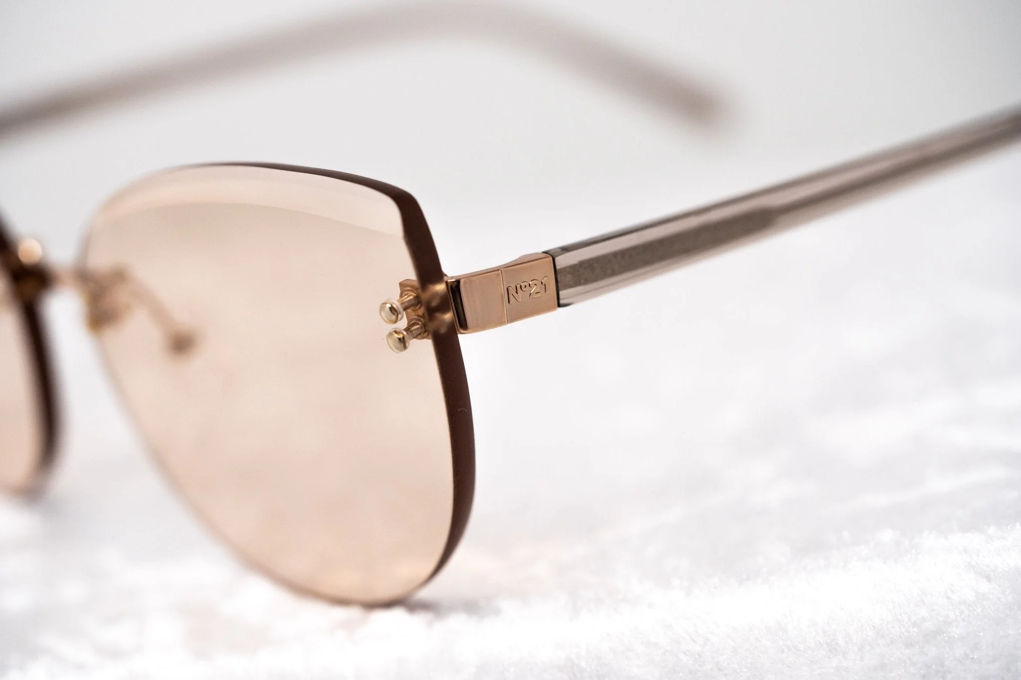 NO 21 Ladies Sunglasses Cat Eye Rose Gold and Peach - Image 9