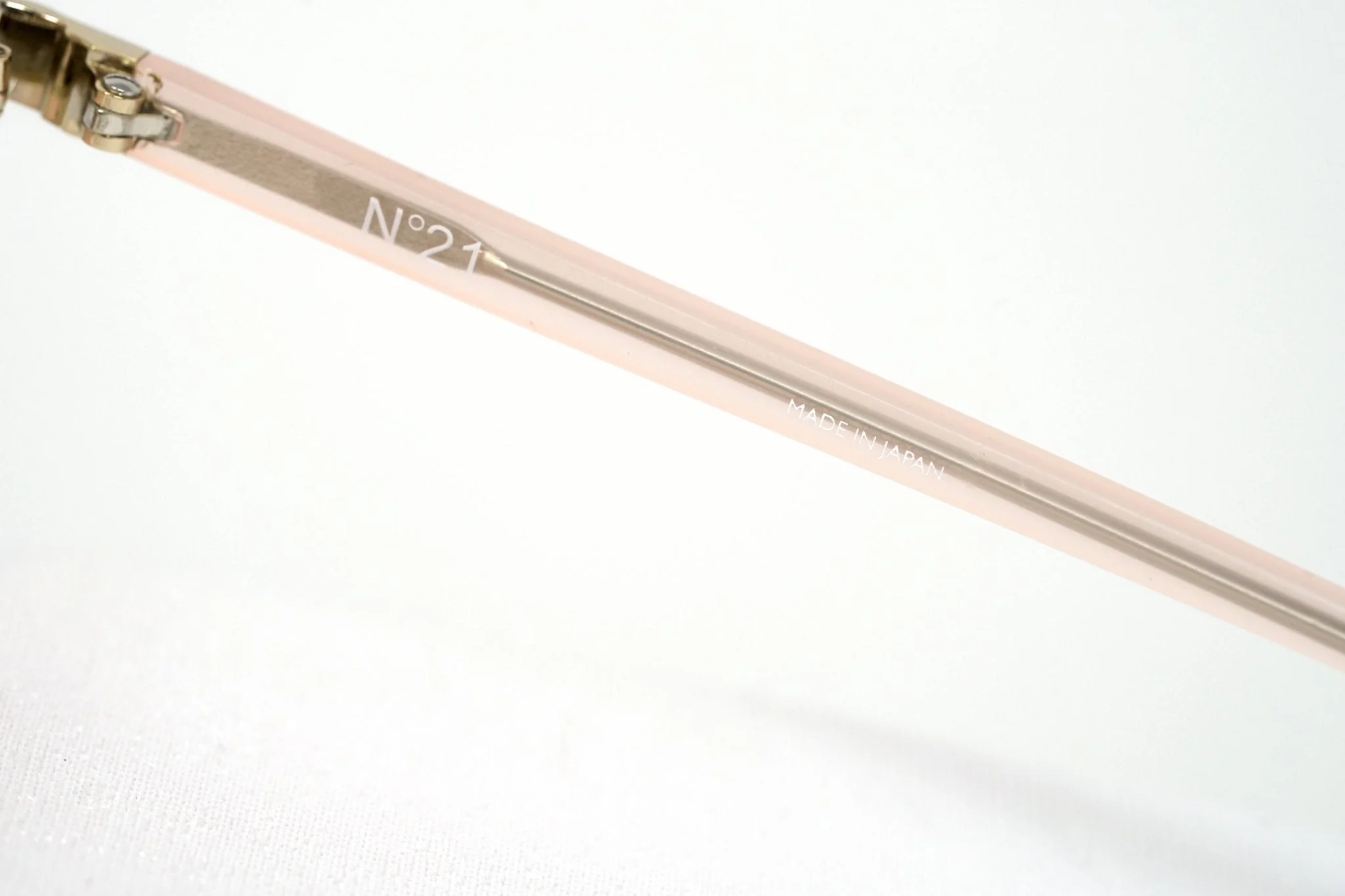 NO 21 Women's Sunglasses Rose Gold and Peach - Image 8