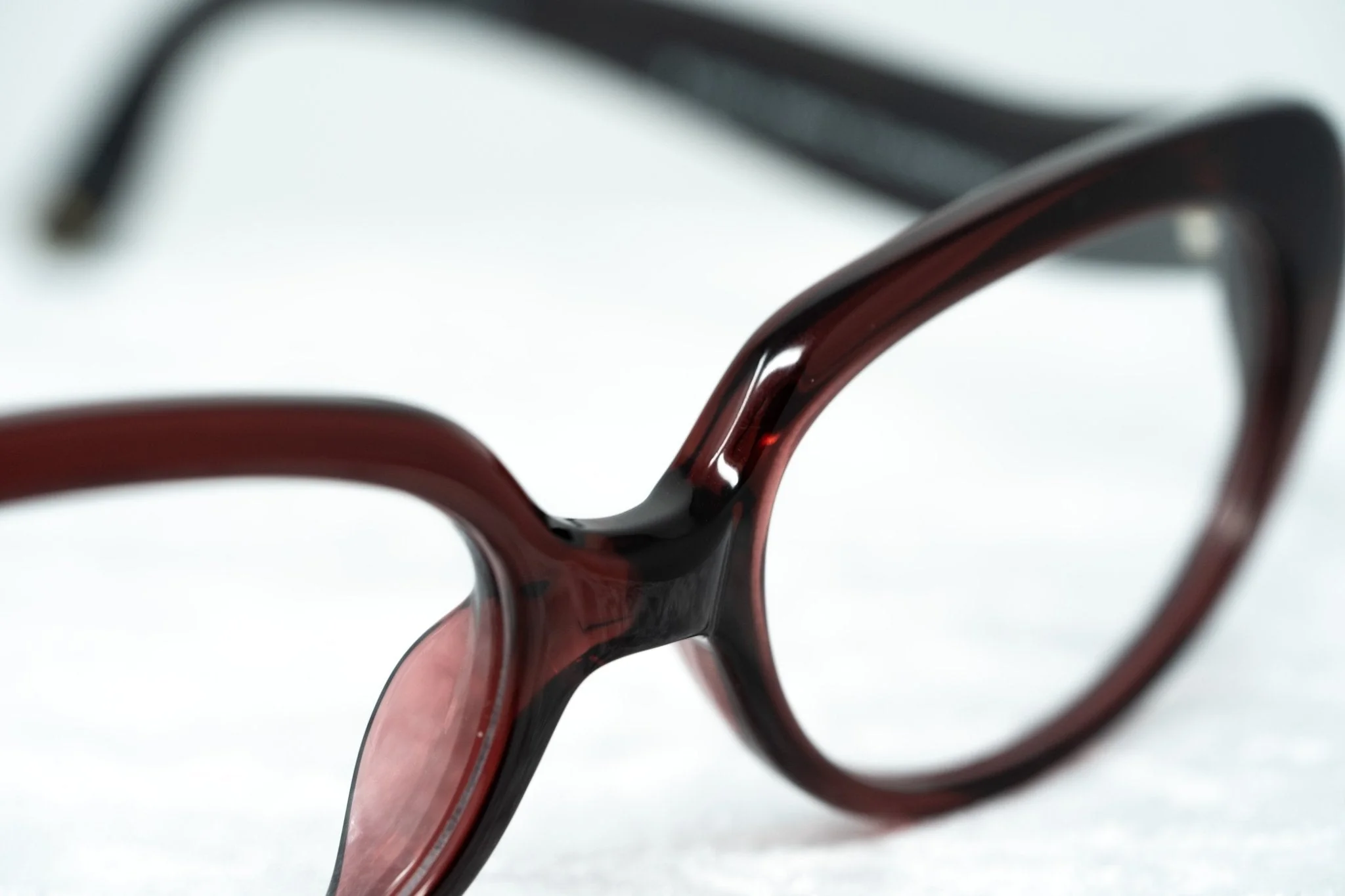 Oscar De La Renta Eyeglasses Oval Sandalwood Ruby and Clear - Image 8