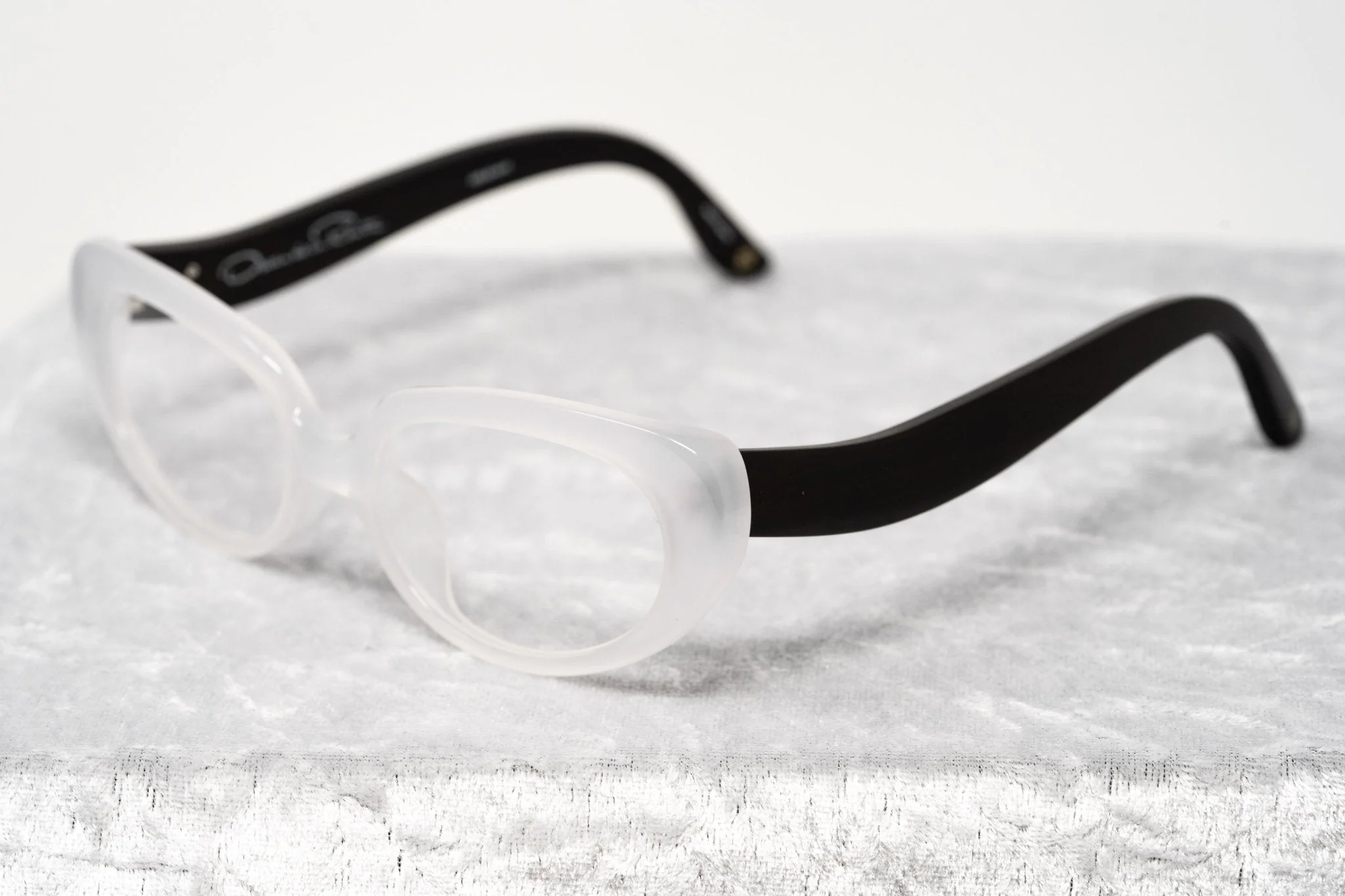Oscar De La Renta Eyeglasses Sandalwood Cat Eye Ivory and Clear - Image 5