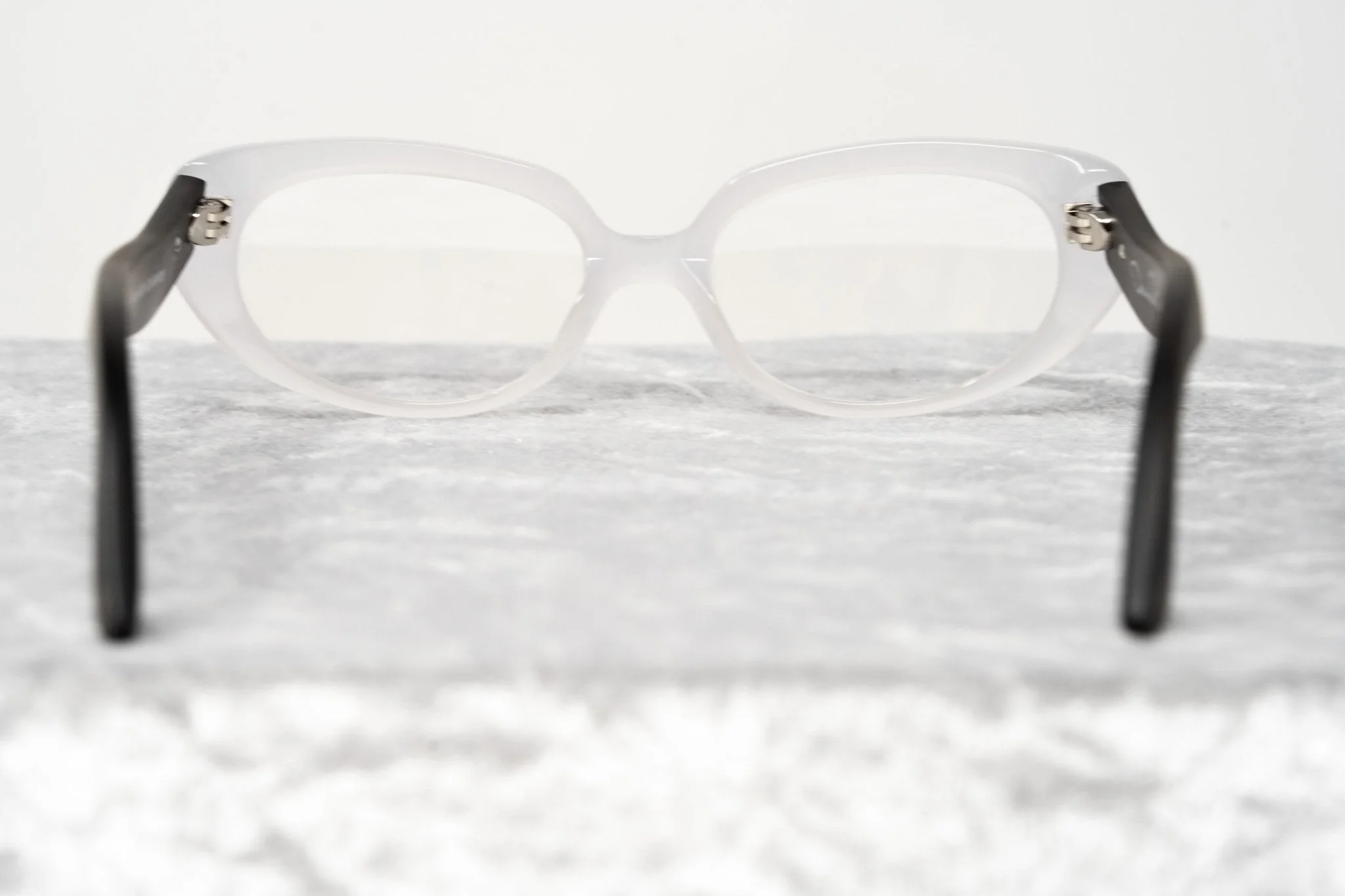 Oscar De La Renta Eyeglasses Sandalwood Cat Eye Ivory and Clear - Image 6
