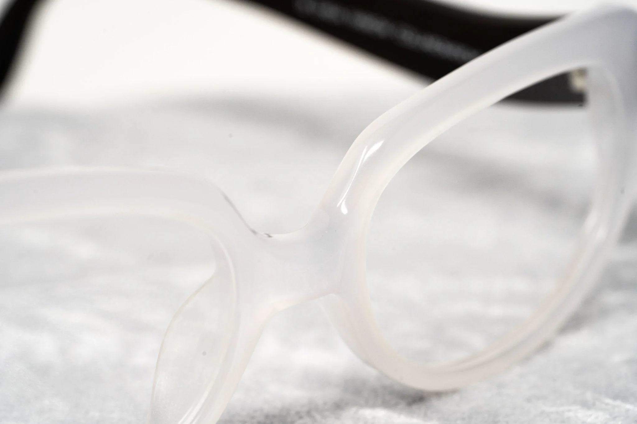 Oscar De La Renta Eyeglasses Sandalwood Cat Eye Ivory and Clear - Image 8