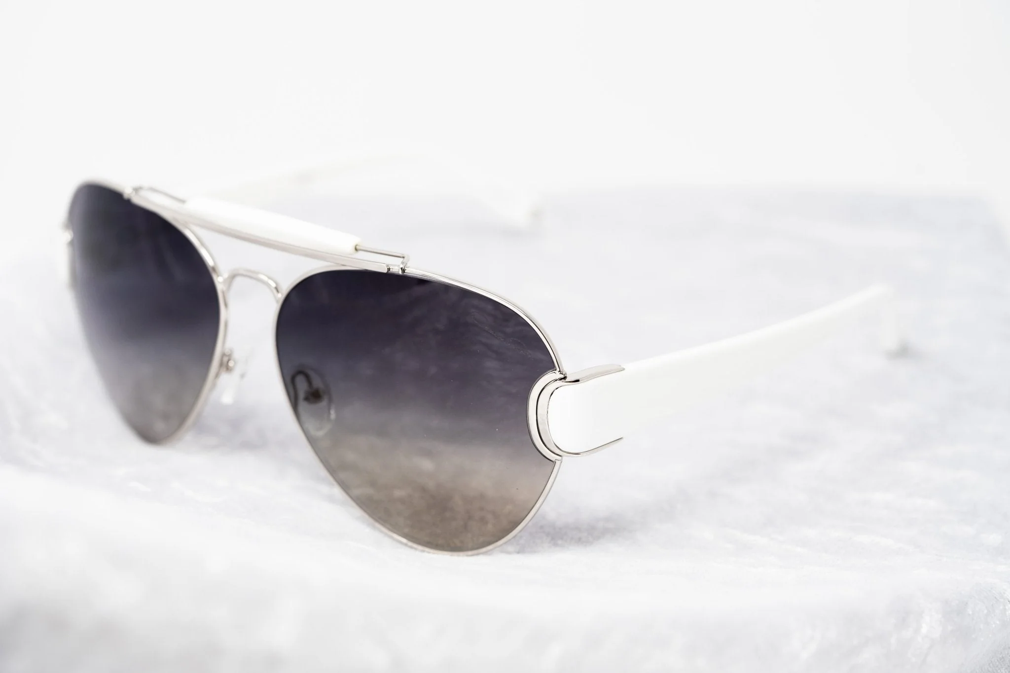 Oscar De La Renta Sunglasses Oversized Silver and Dark Grey - Image 5
