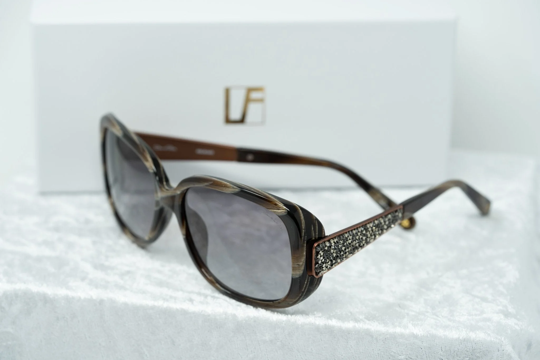 Oscar De La Renta Sunglasses Oversized Horn and Grey - Image 16