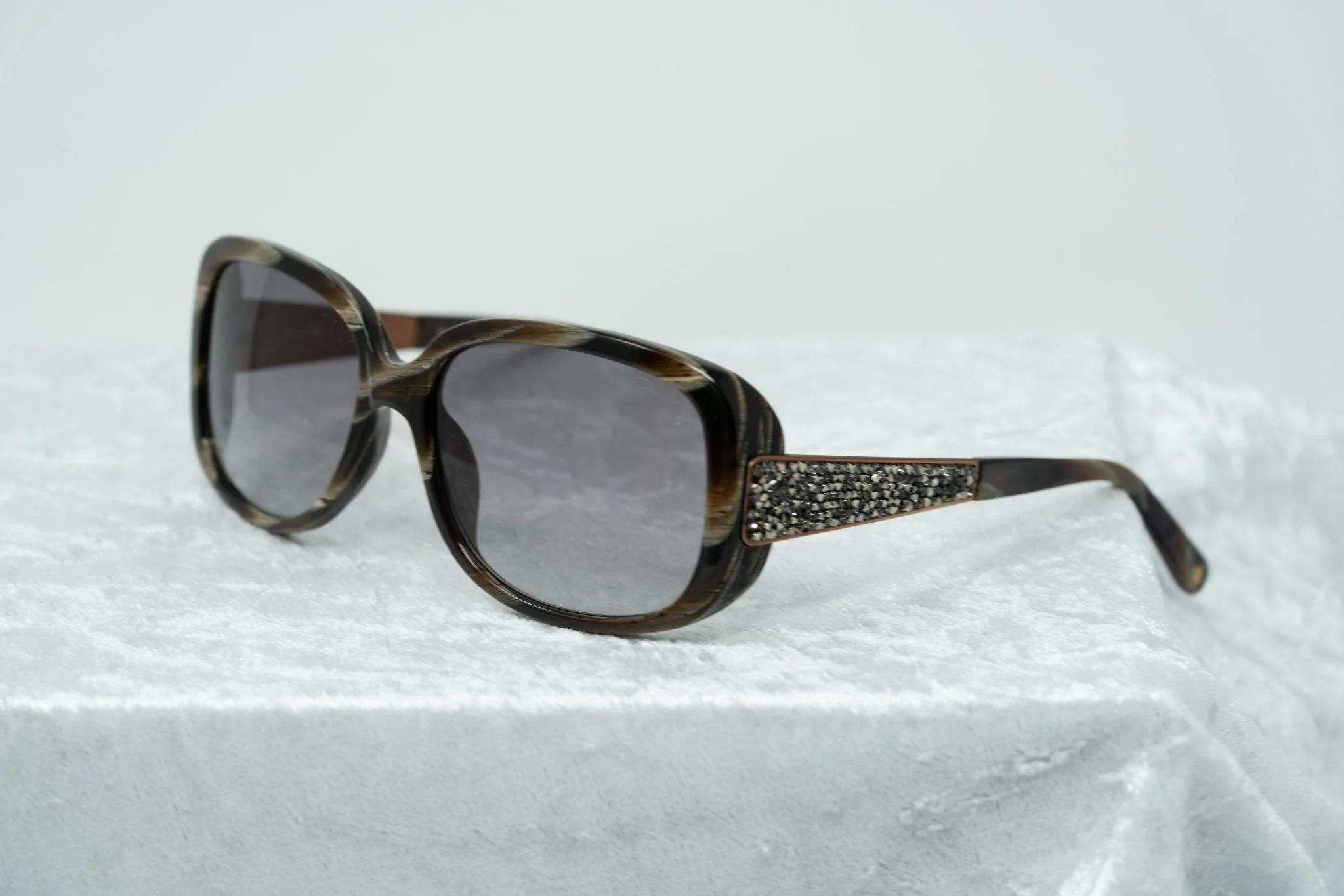 Oscar De La Renta Sunglasses Oversized Horn and Grey - Image 5
