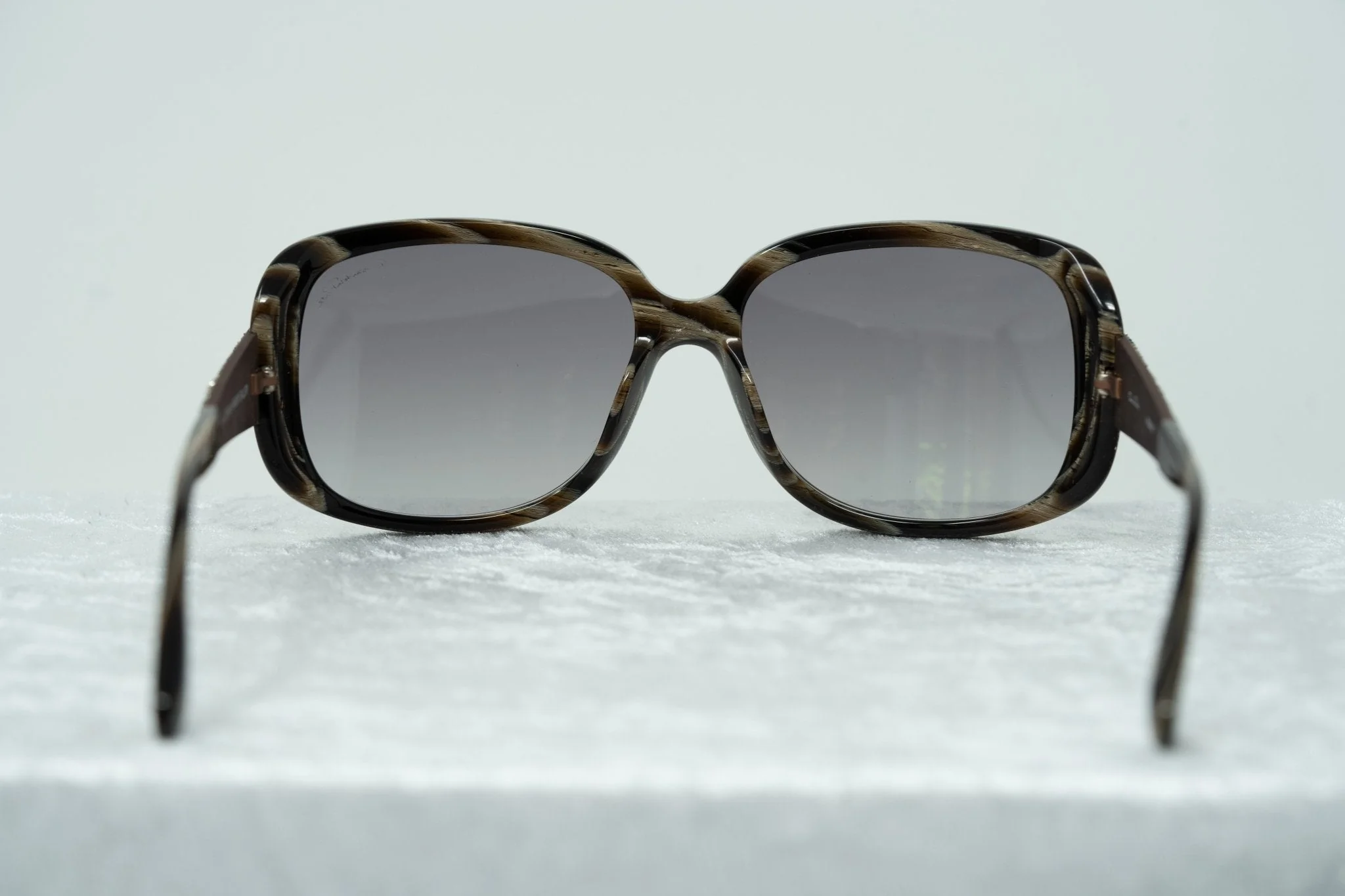 Oscar De La Renta Sunglasses Oversized Horn and Grey - Image 6