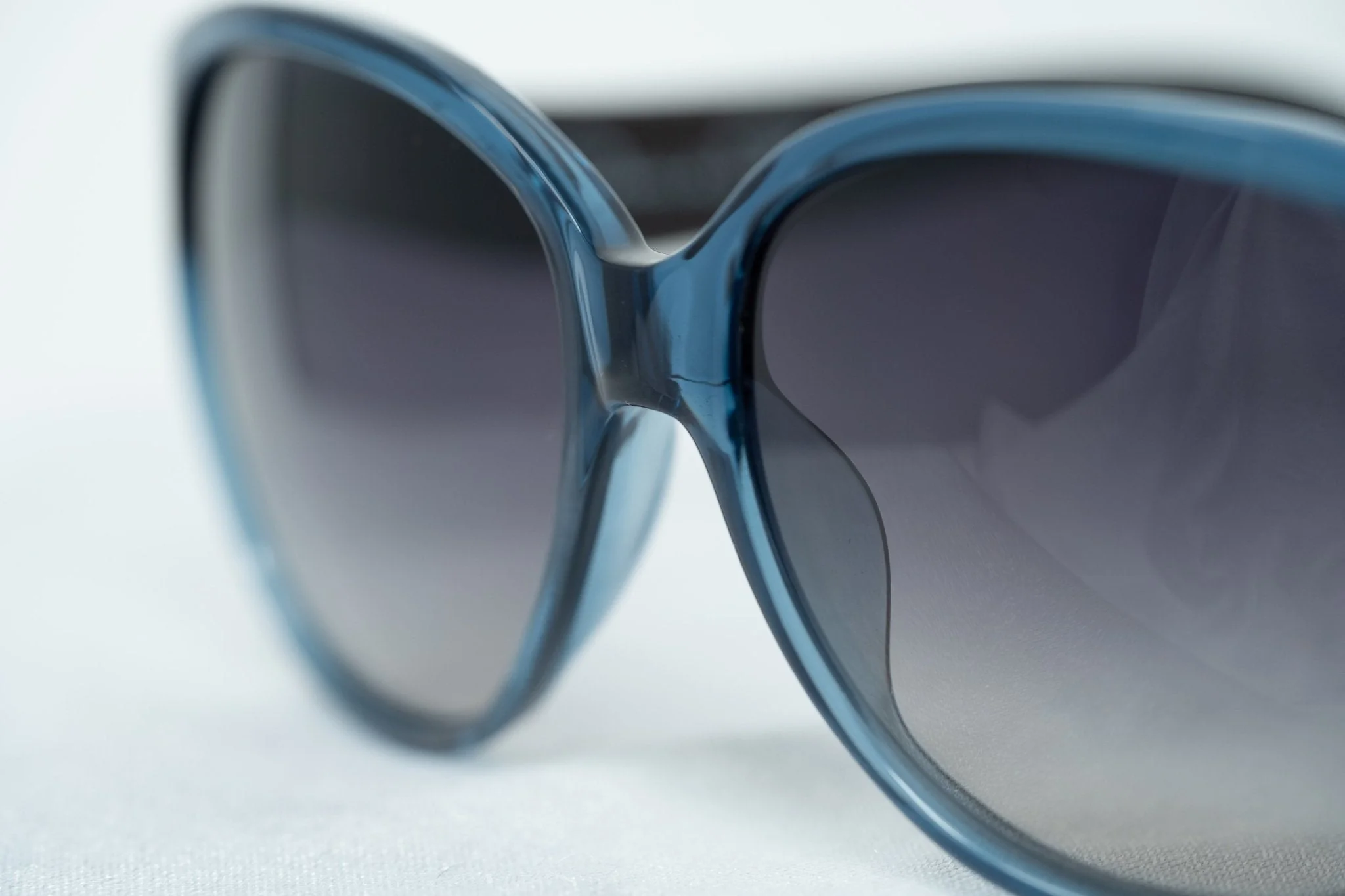 Oscar De La Renta Ladies Sunglasses Oval Blue and Grey - Image 8