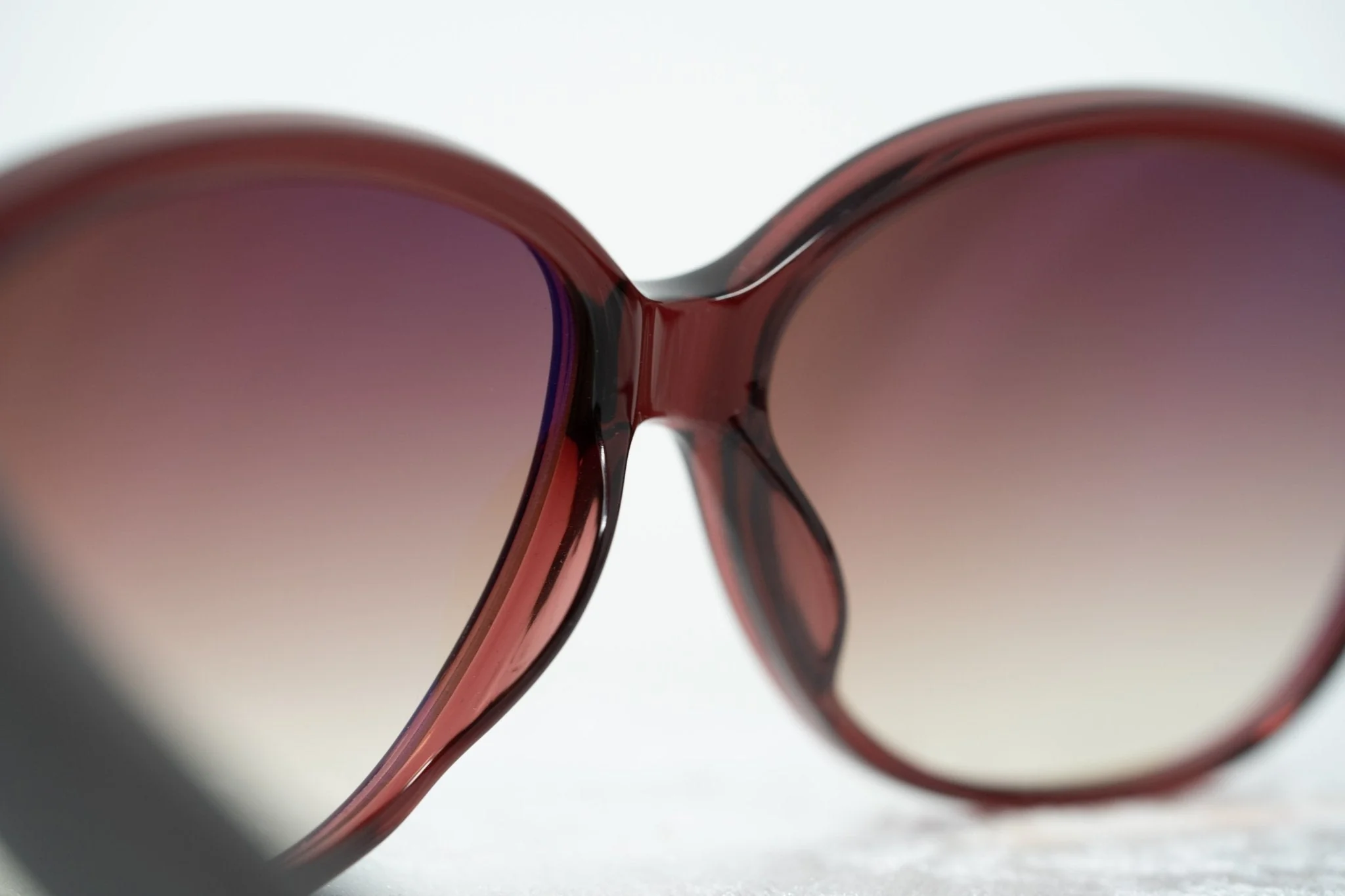 Oscar De La Renta Sunglasses Oval Red and Brown - Image 7