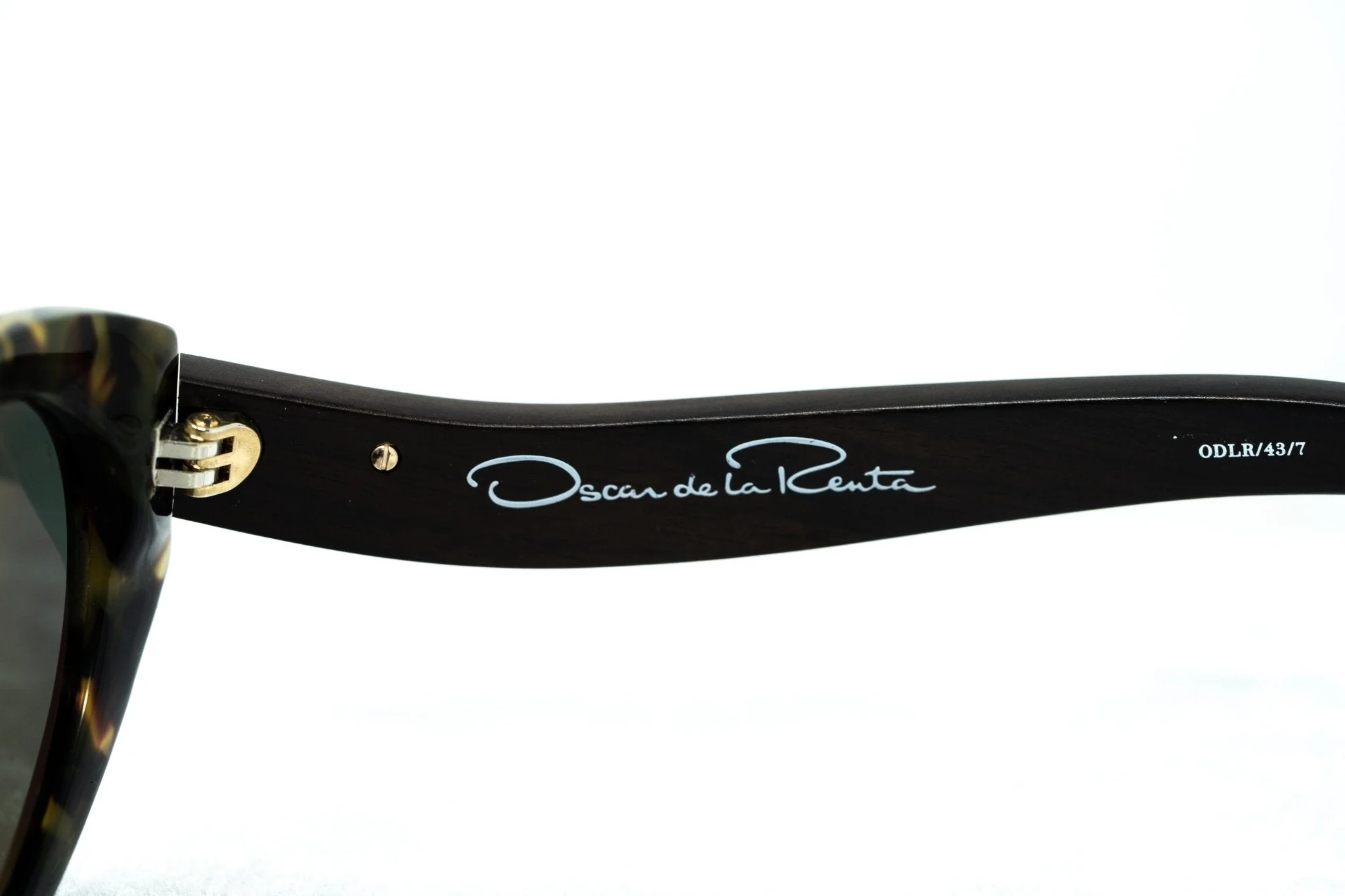 Oscar De La Renta Sunglasses Oval Tortoise and Dark Grey - Image 10