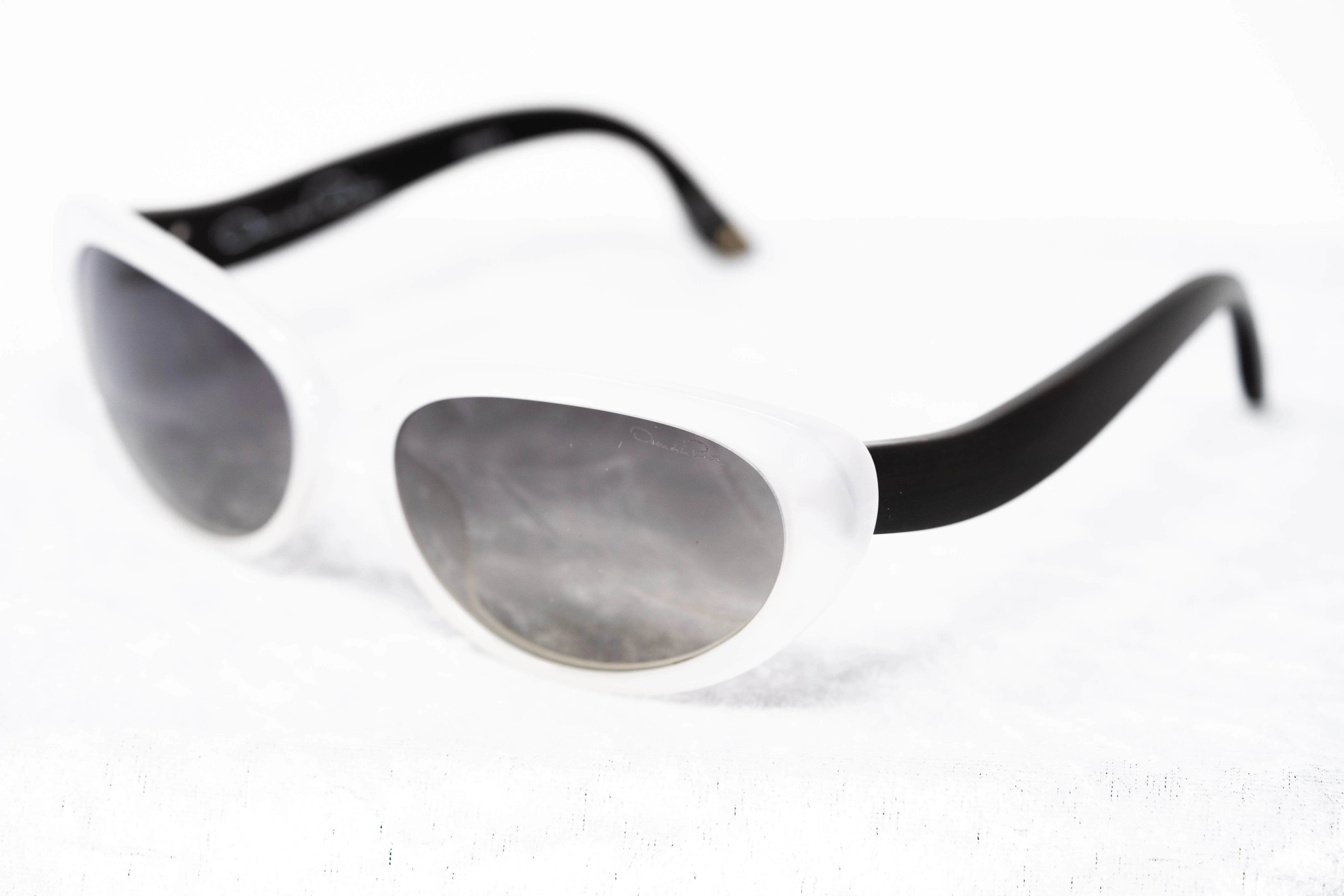 Oscar De La Renta Sunglasses Oval Ivory and Grey - Image 5