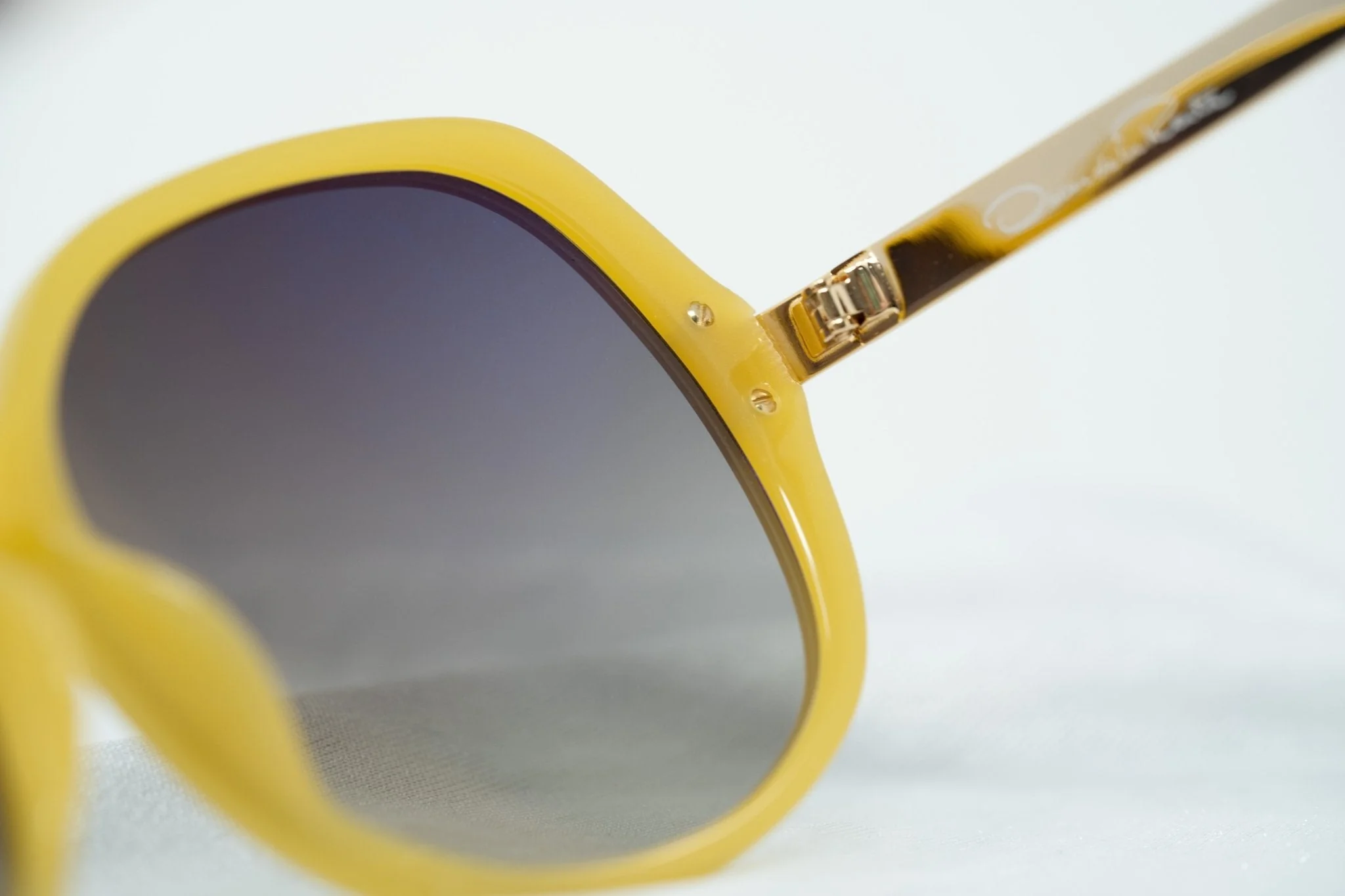 Oscar De La Renta Sunglasses Oversized Beige and Grey - Image 18