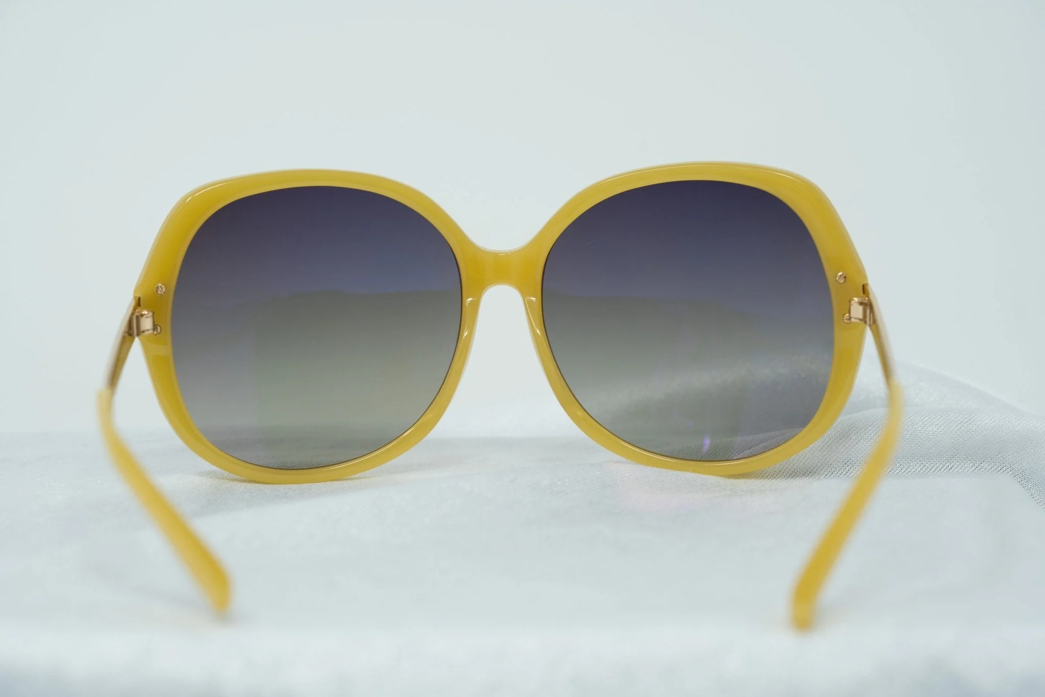 Oscar De La Renta Sunglasses Oversized Beige and Grey - Image 6