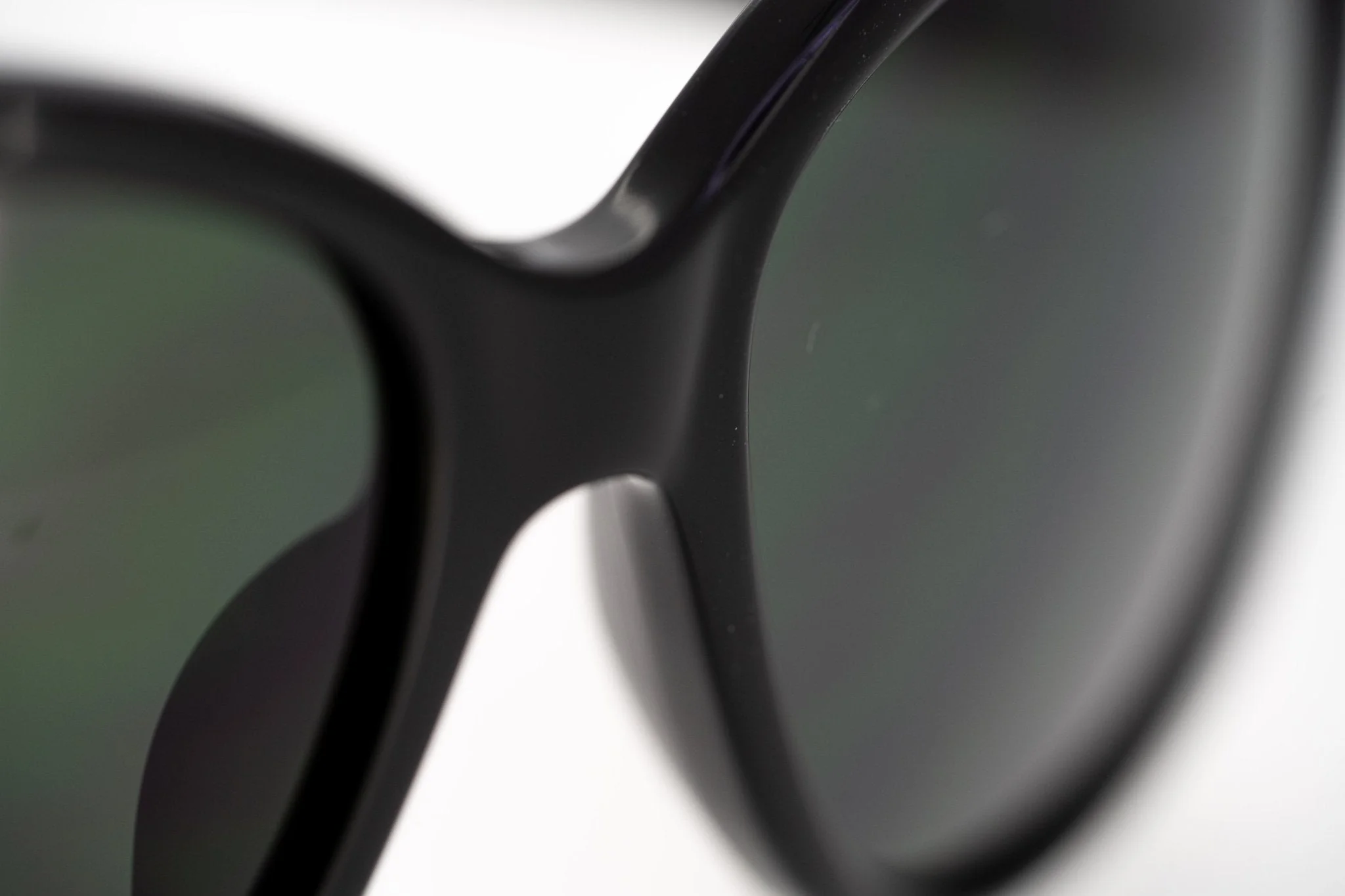 Oscar De La Renta Sunglasses Oversized Black and Grey - Image 8