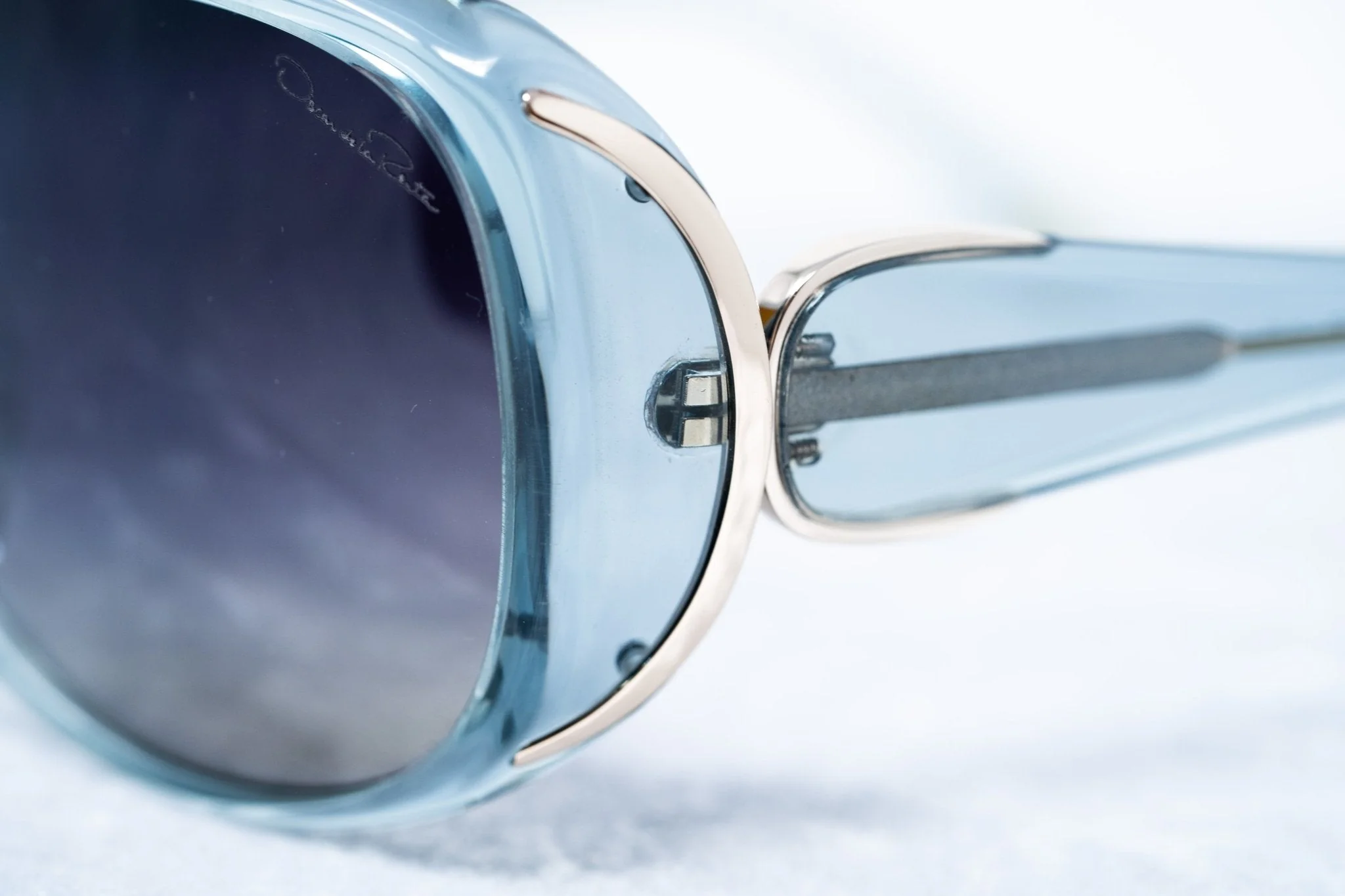 Oscar De La Renta Sunglasses Oversized Blue and Dark Grey - Image 9