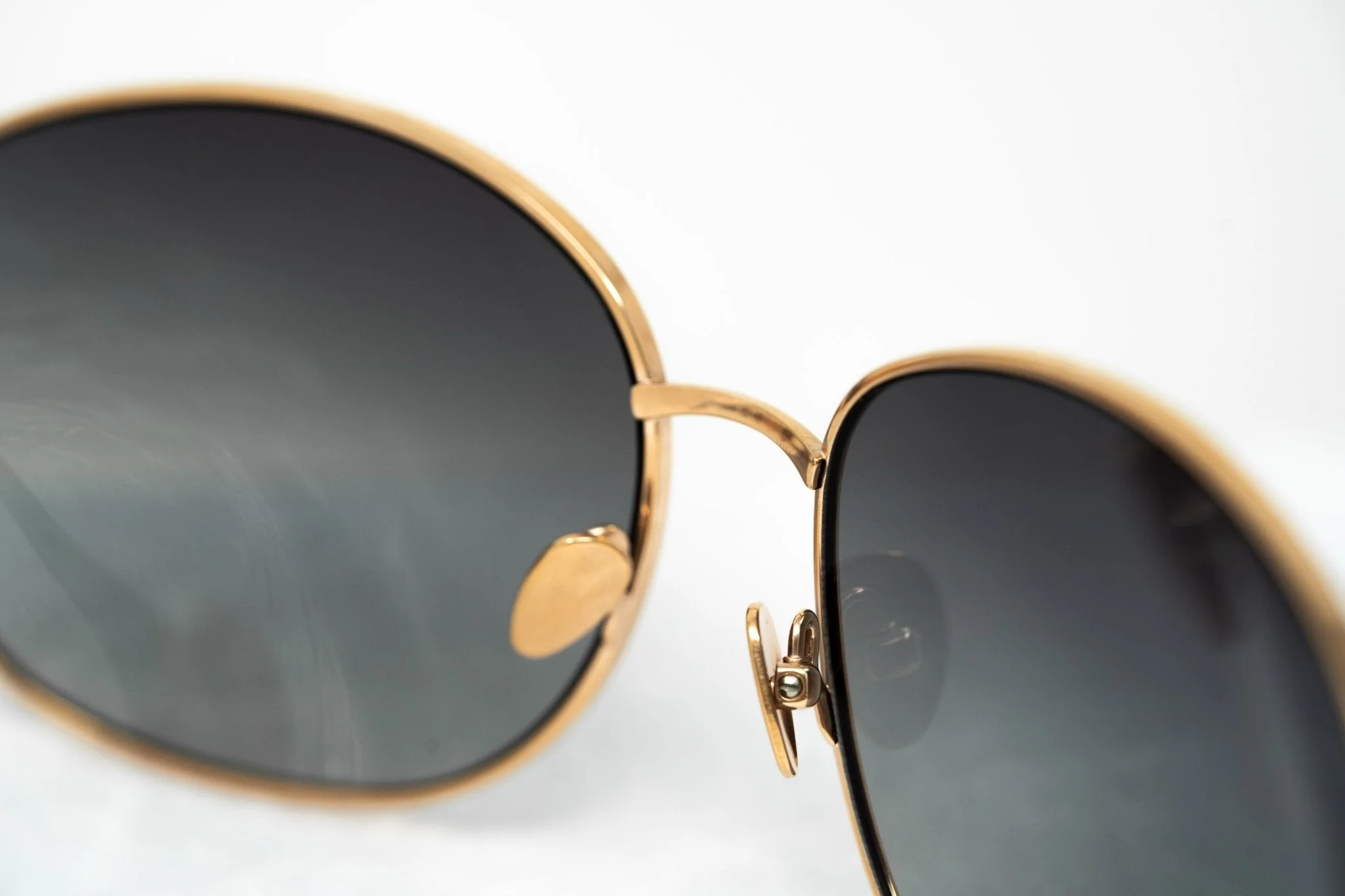 Oscar De La Renta Sunglasses Oval Rose Gold and Grey - Image 7