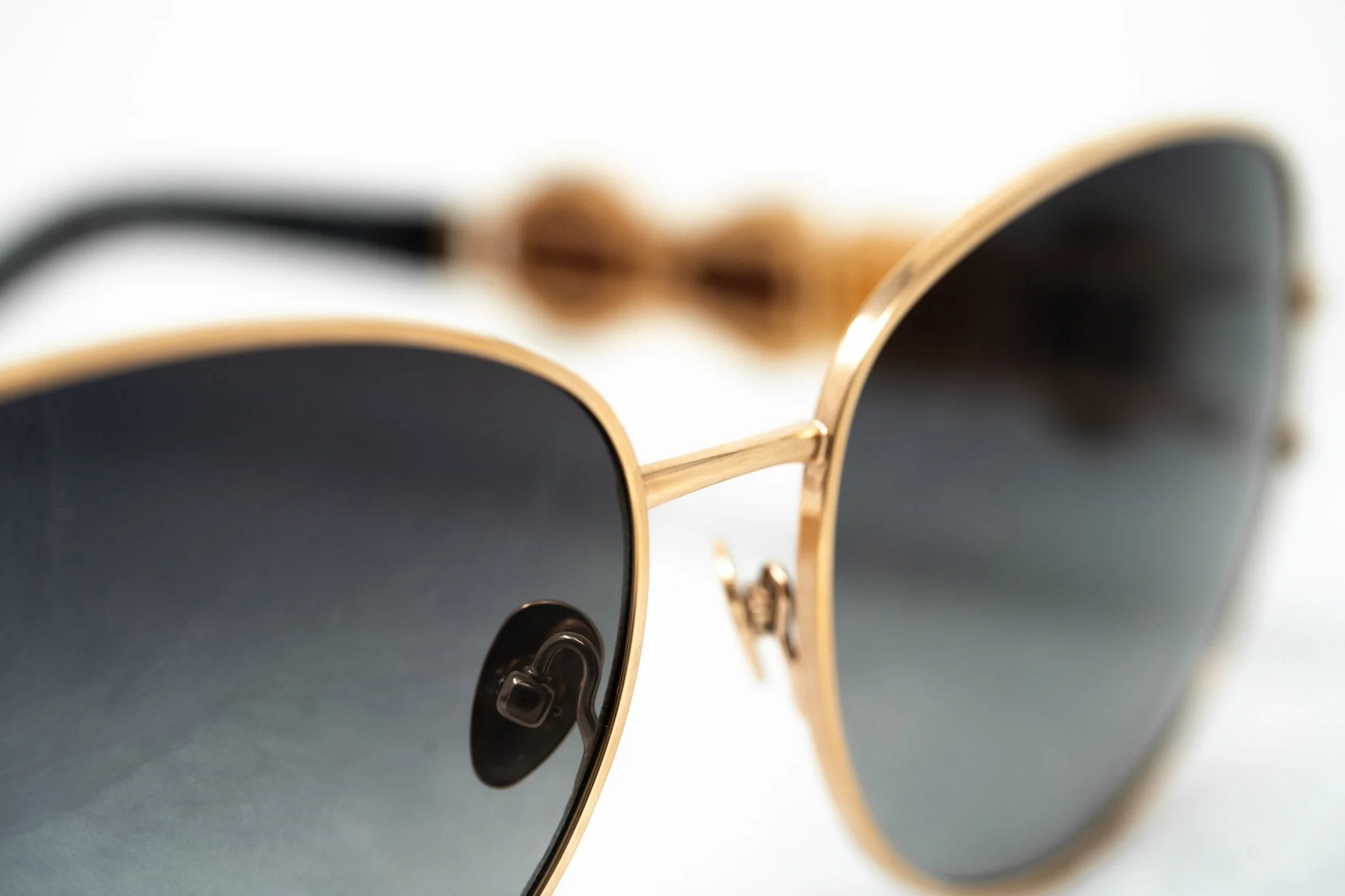 Oscar De La Renta Sunglasses Oval Rose Gold and Grey - Image 8