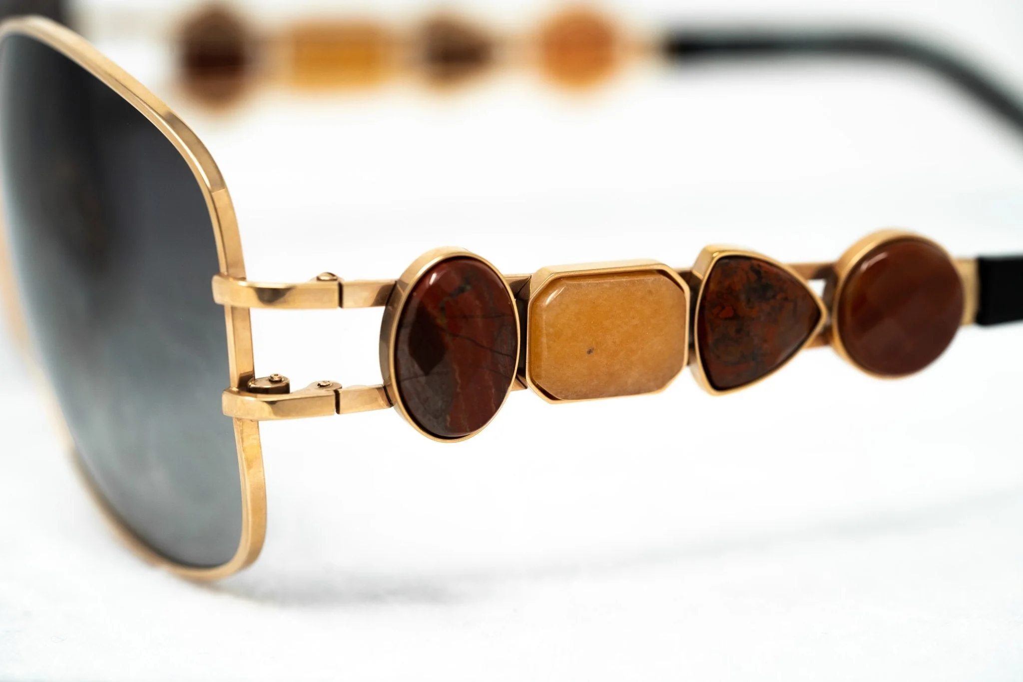 Oscar De La Renta Sunglasses Oval Rose Gold and Grey - Image 9