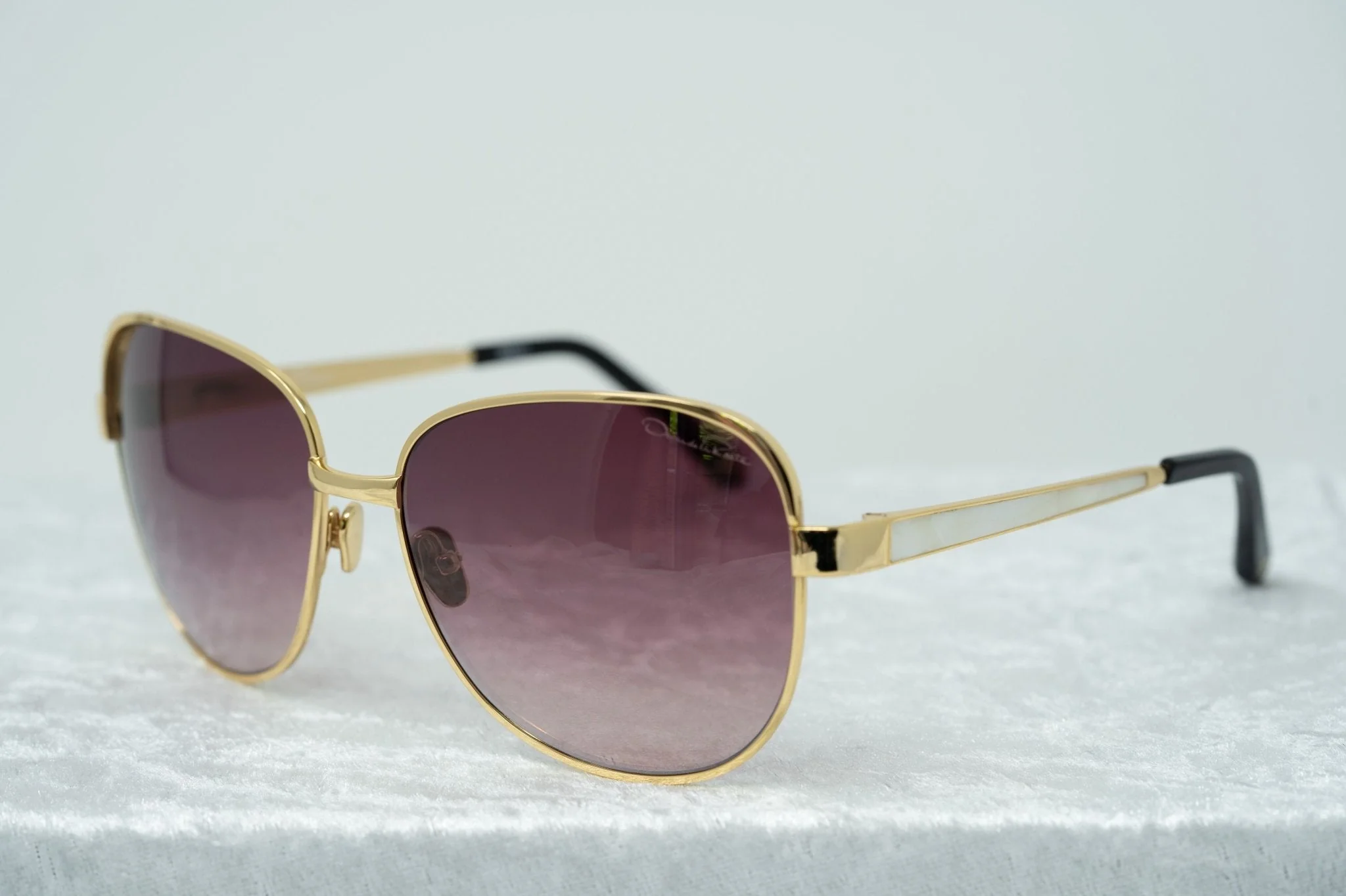 Oscar De La Renta Sunglasses Oversized Gold and Purple - Image 5