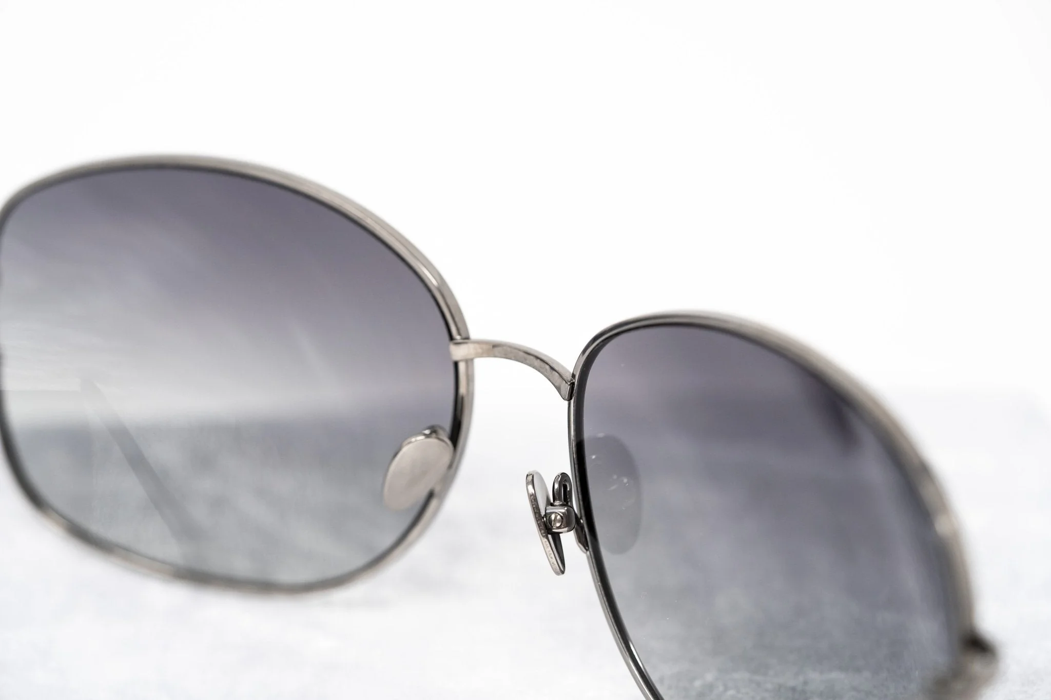 Oscar De La Renta Sunglasses Oval Gun Metal and Grey - Image 7