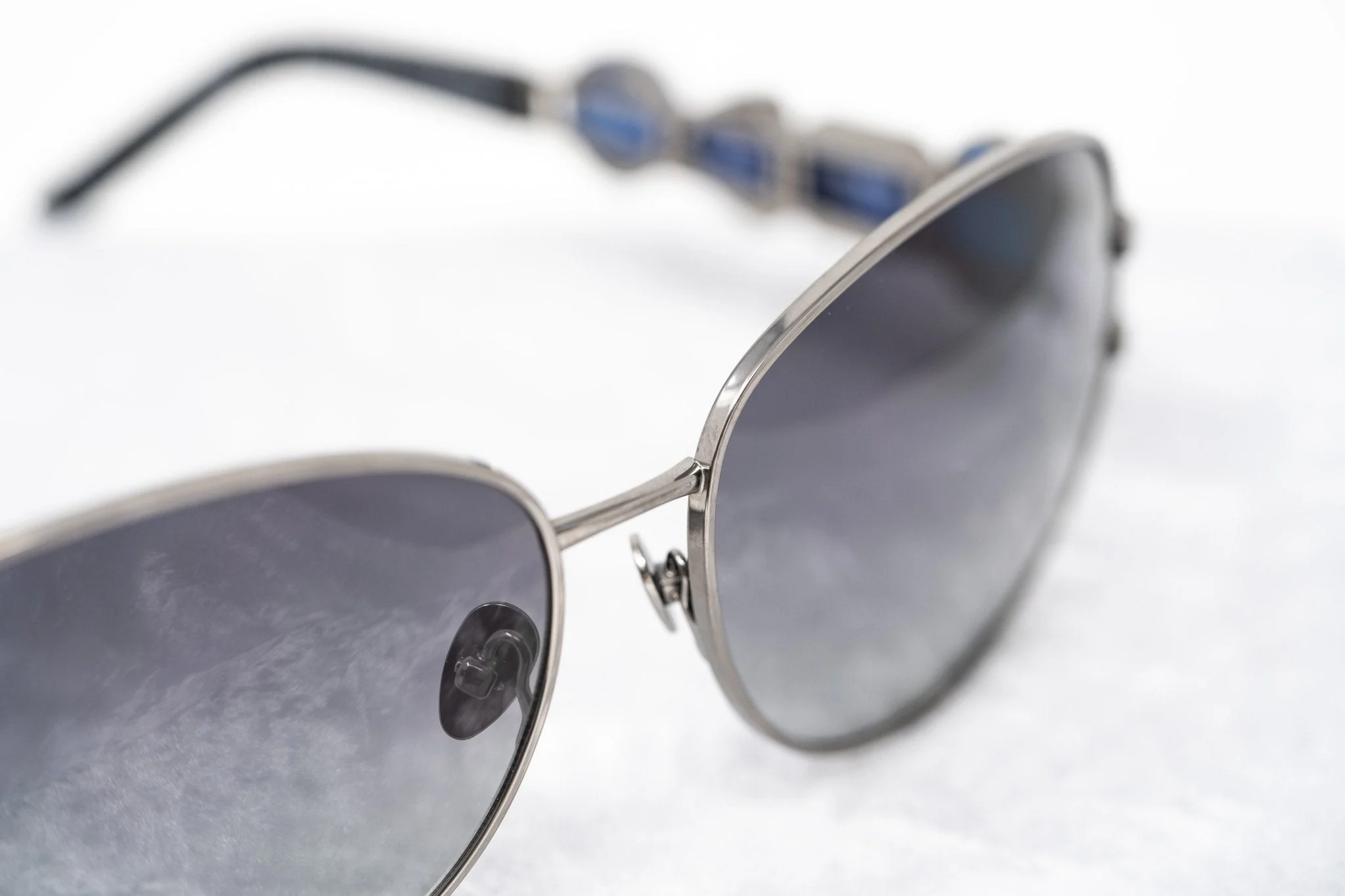 Oscar De La Renta Sunglasses Oval Gun Metal and Grey - Image 8