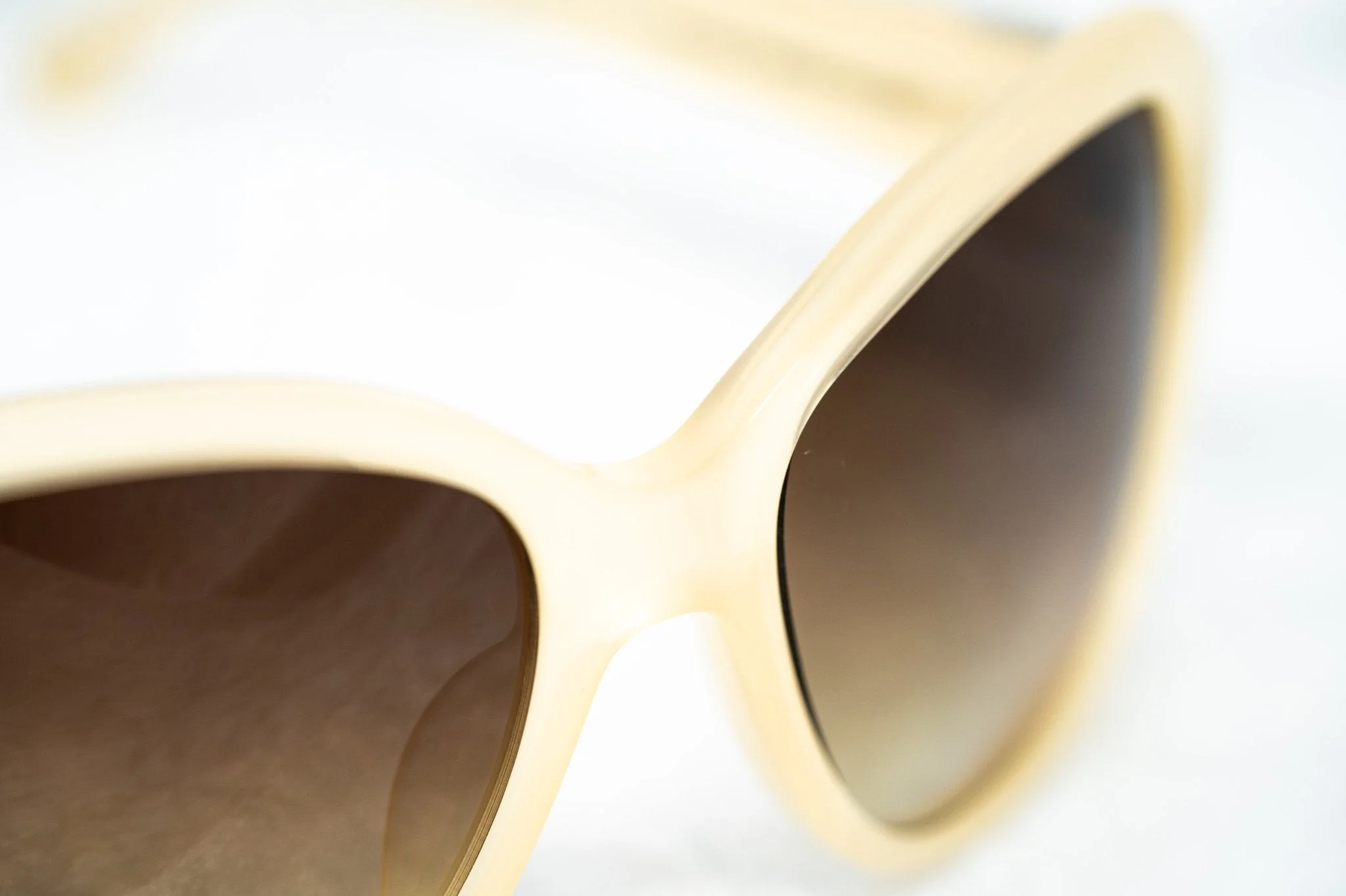 Oscar De La Renta Sunglasses Oversized Nude Silver and Amber - Image 7