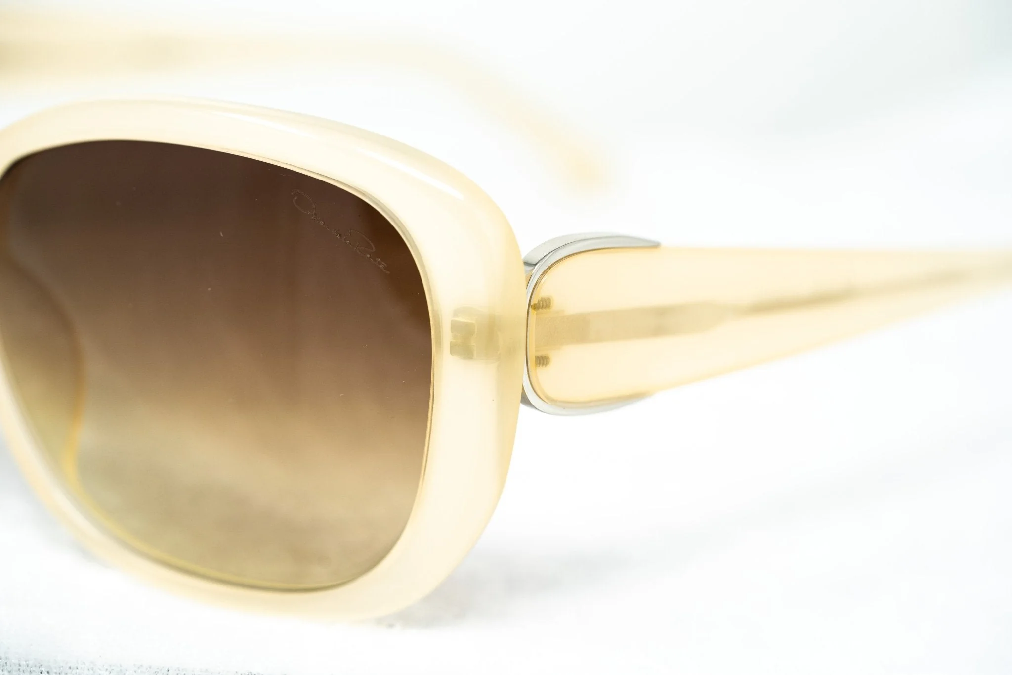 Oscar De La Renta Sunglasses Oversized Nude Silver and Amber - Image 8