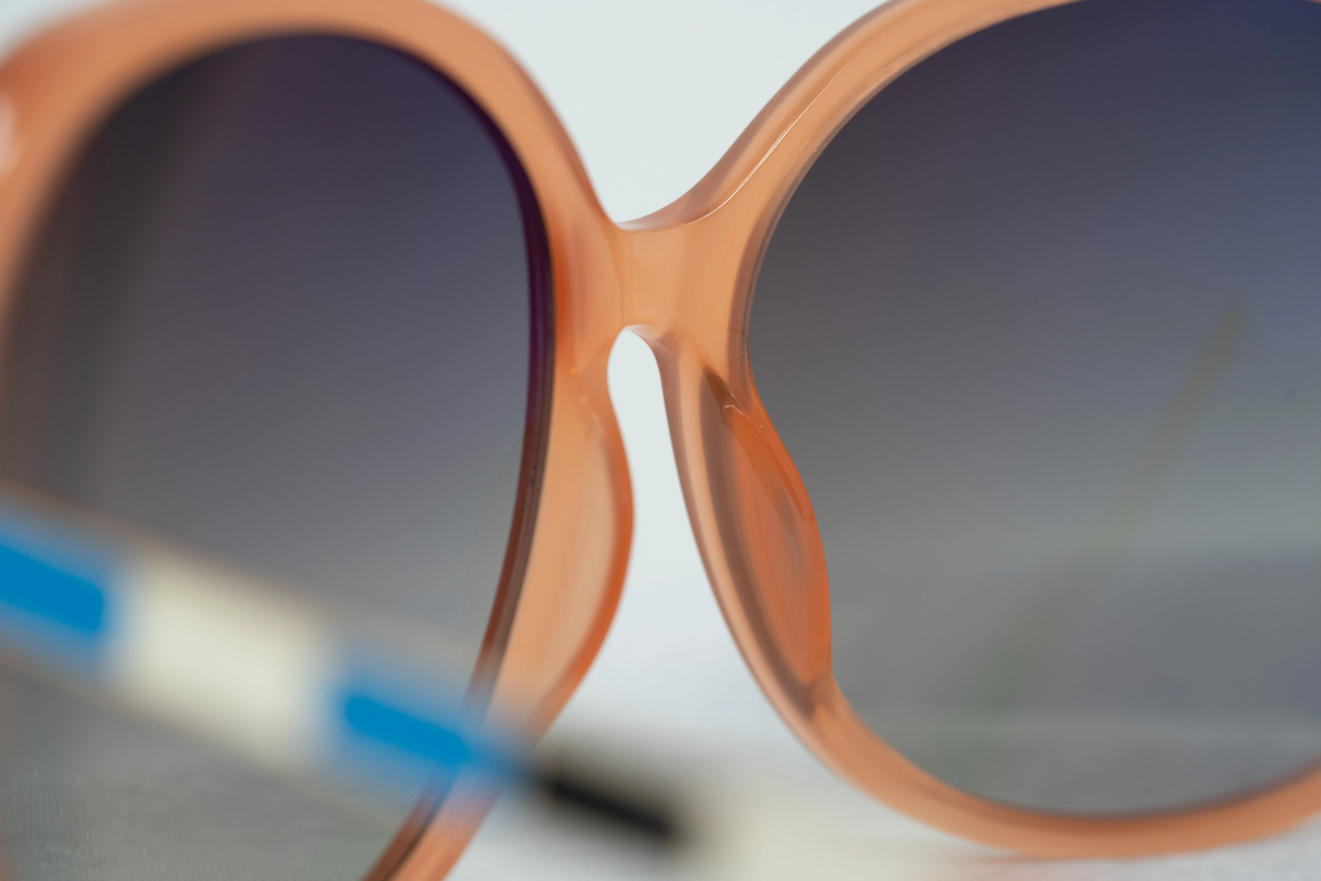 Oscar De La Renta Sunglasses Round Oversized Orange and Grey - Image 9