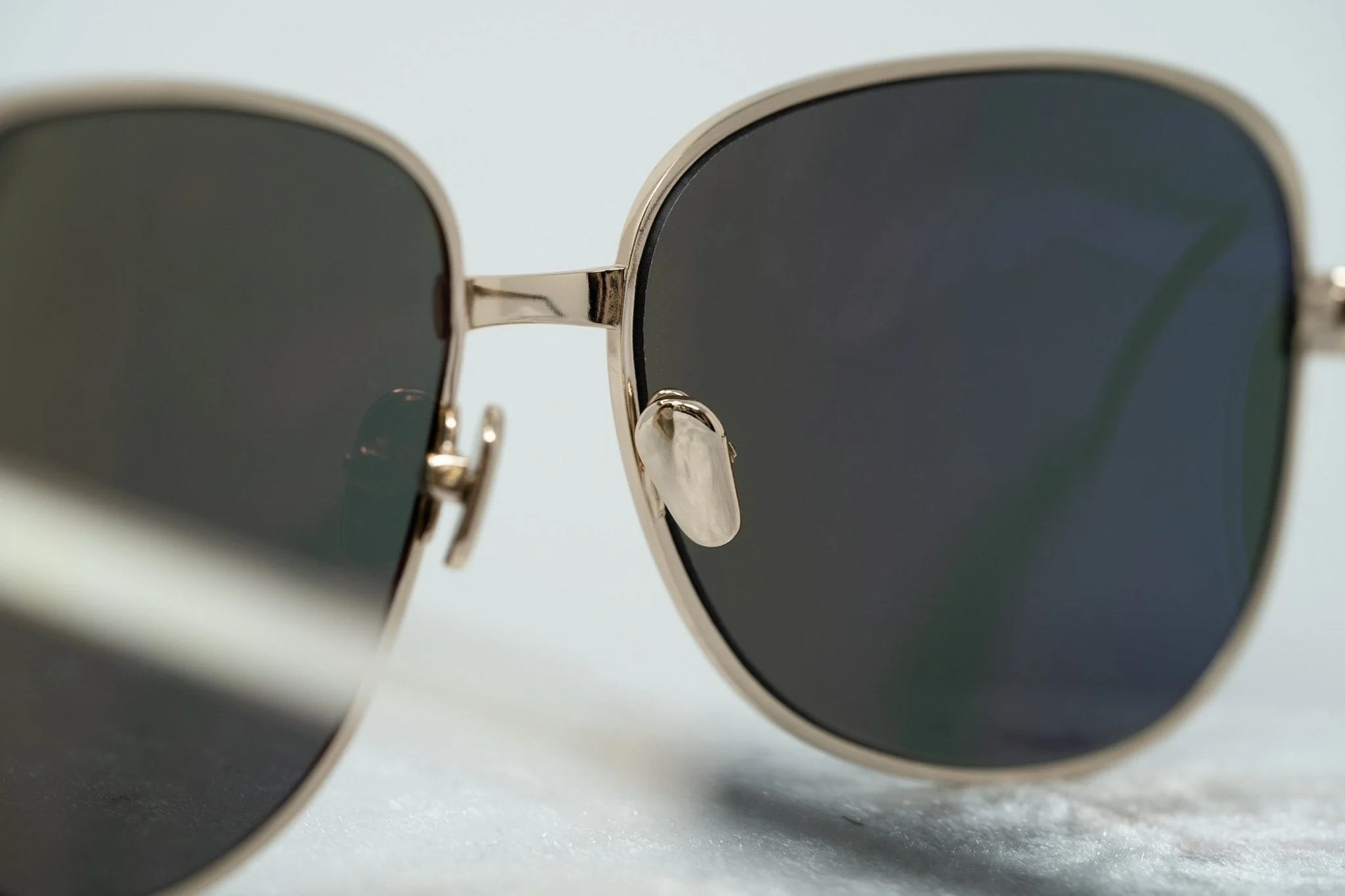 Oscar De La Renta Sunglasses Oversized Rose Gold and Green - Image 7