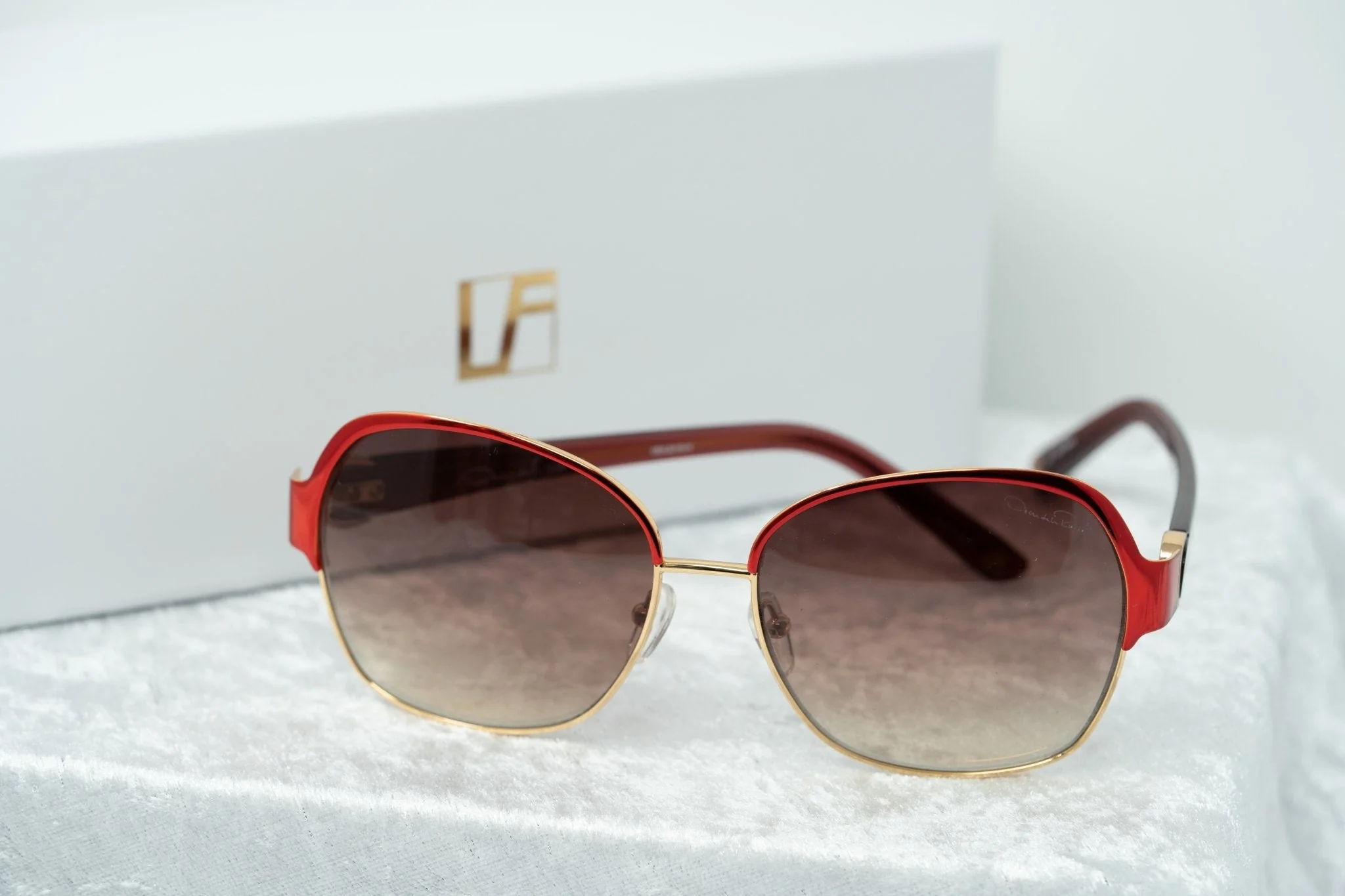 Oscar De La Renta Sunglasses Oversized Russian Gold Red and Grey - Image 15