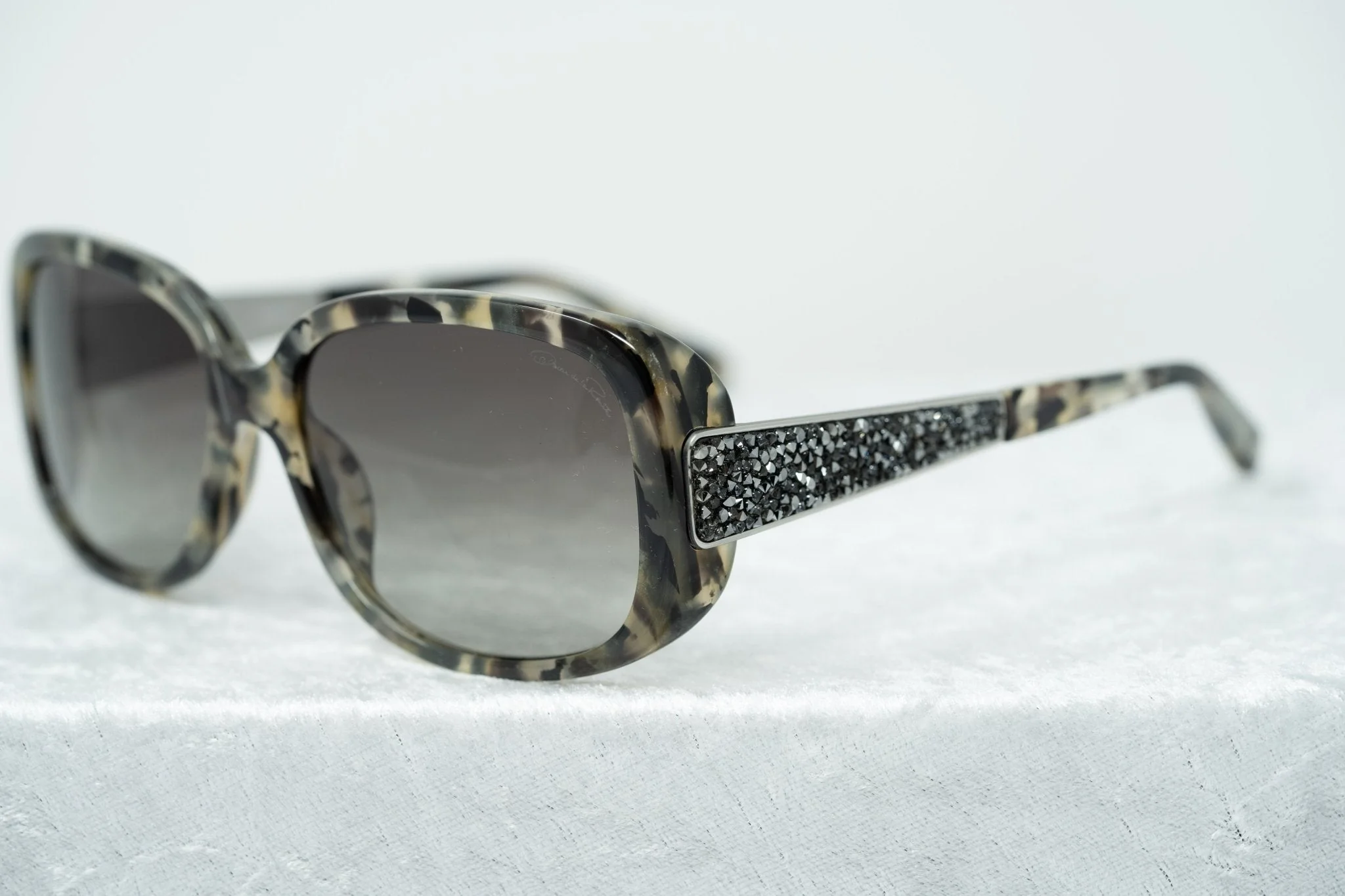 Oscar De La Renta Sunglasses Oversized Tortoiseshell and Grey - Image 5
