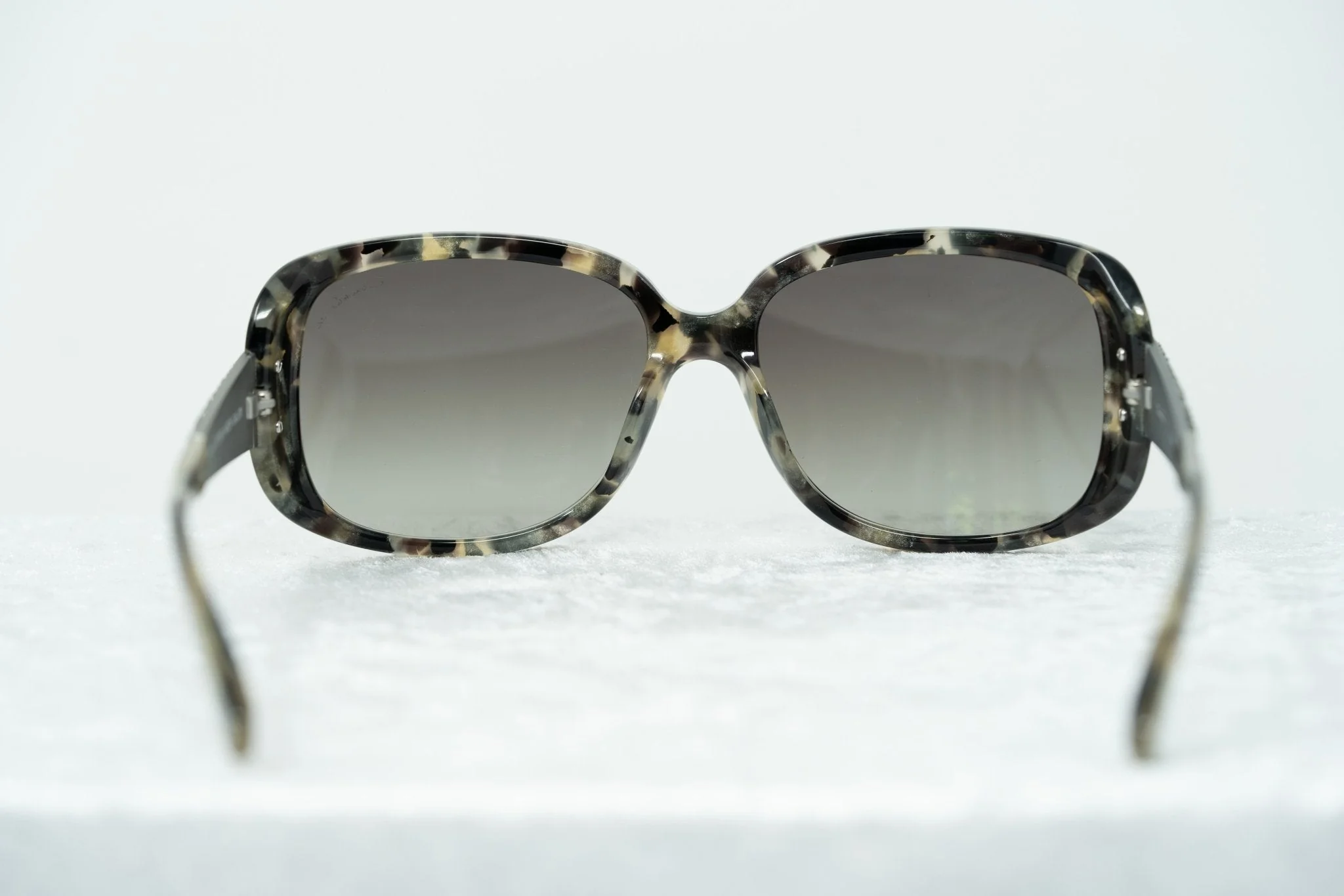 Oscar De La Renta Sunglasses Oversized Tortoiseshell and Grey - Image 6
