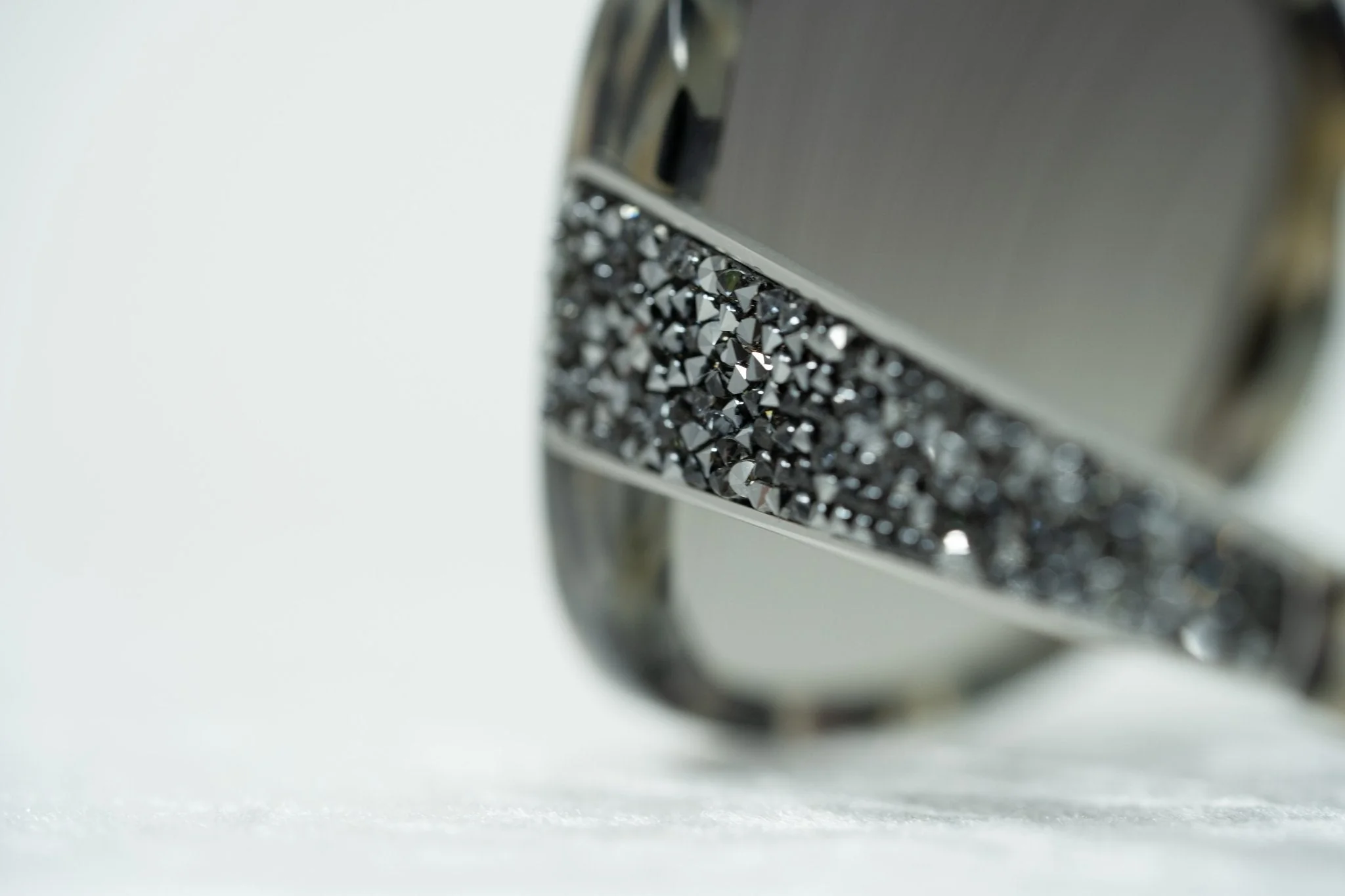 Oscar De La Renta Sunglasses Oversized Tortoiseshell and Grey - Image 8