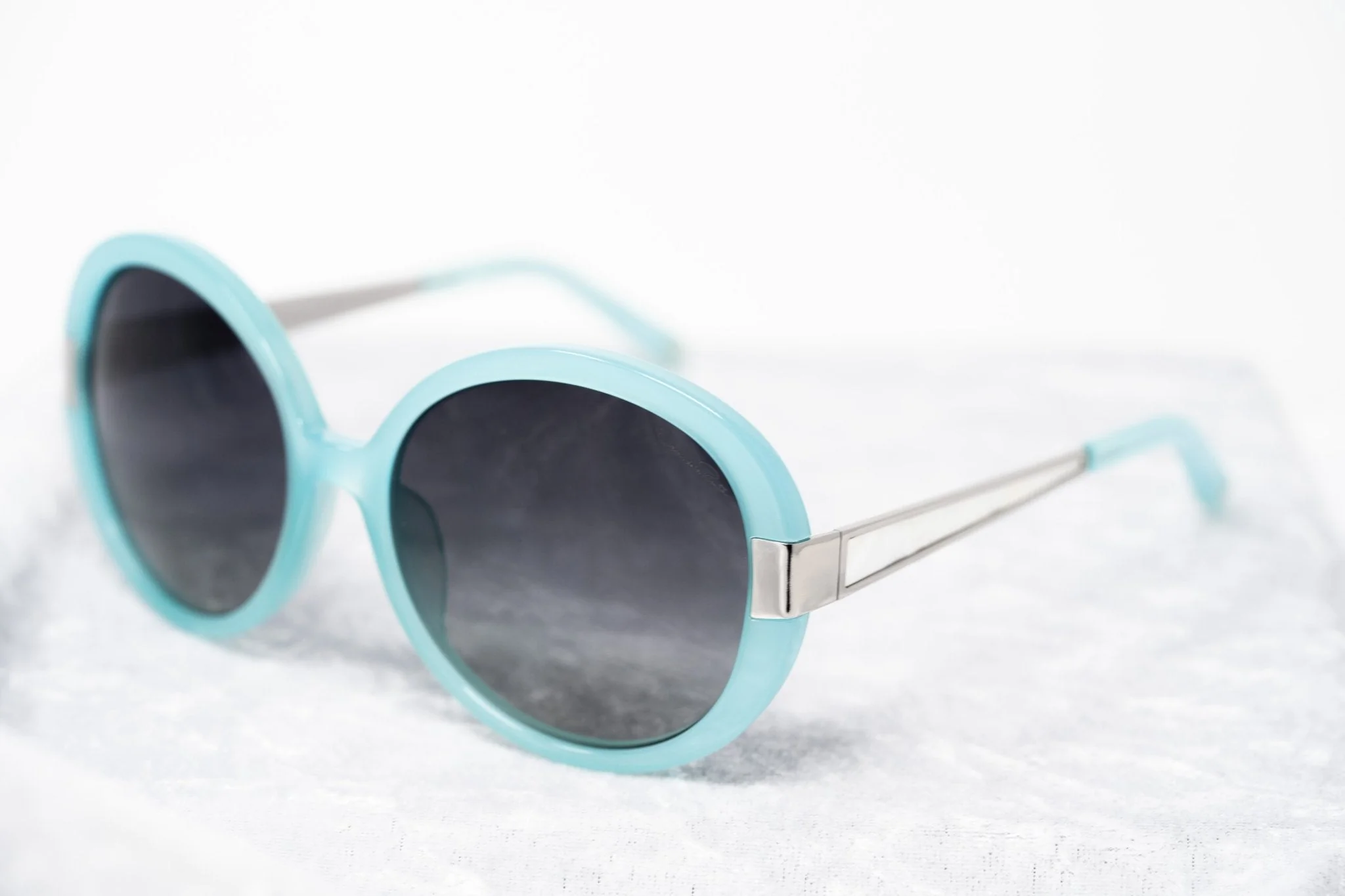 Oscar De La Renta Sunglasses Oversized Aqua and Grey - Image 5