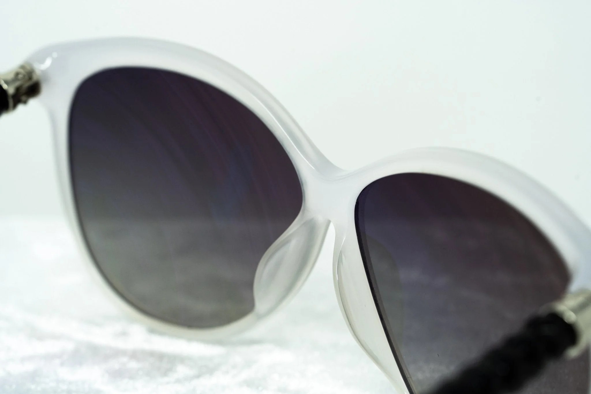 Oscar De La Renta Women Sunglasses Oversized Ivory and Grey - Image 6