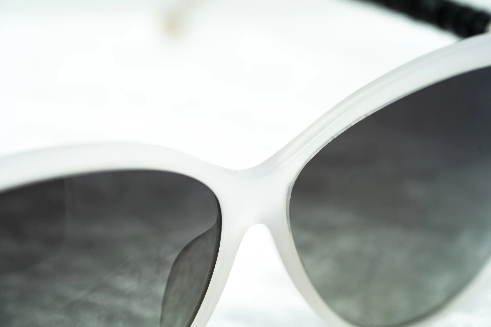 Oscar De La Renta Women Sunglasses Oversized Ivory and Grey - Image 7