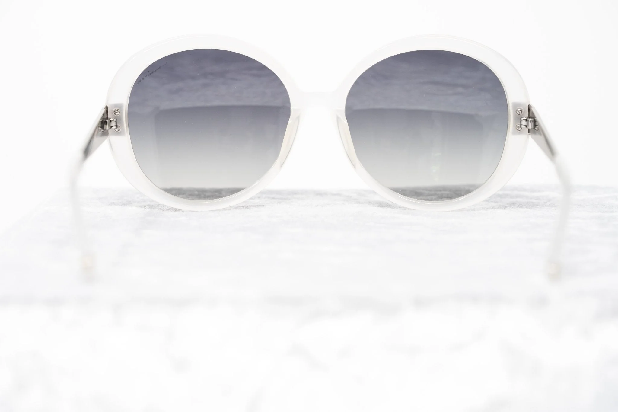 Oscar De La Renta Sunglasses Round Ivory and Grey - Image 6