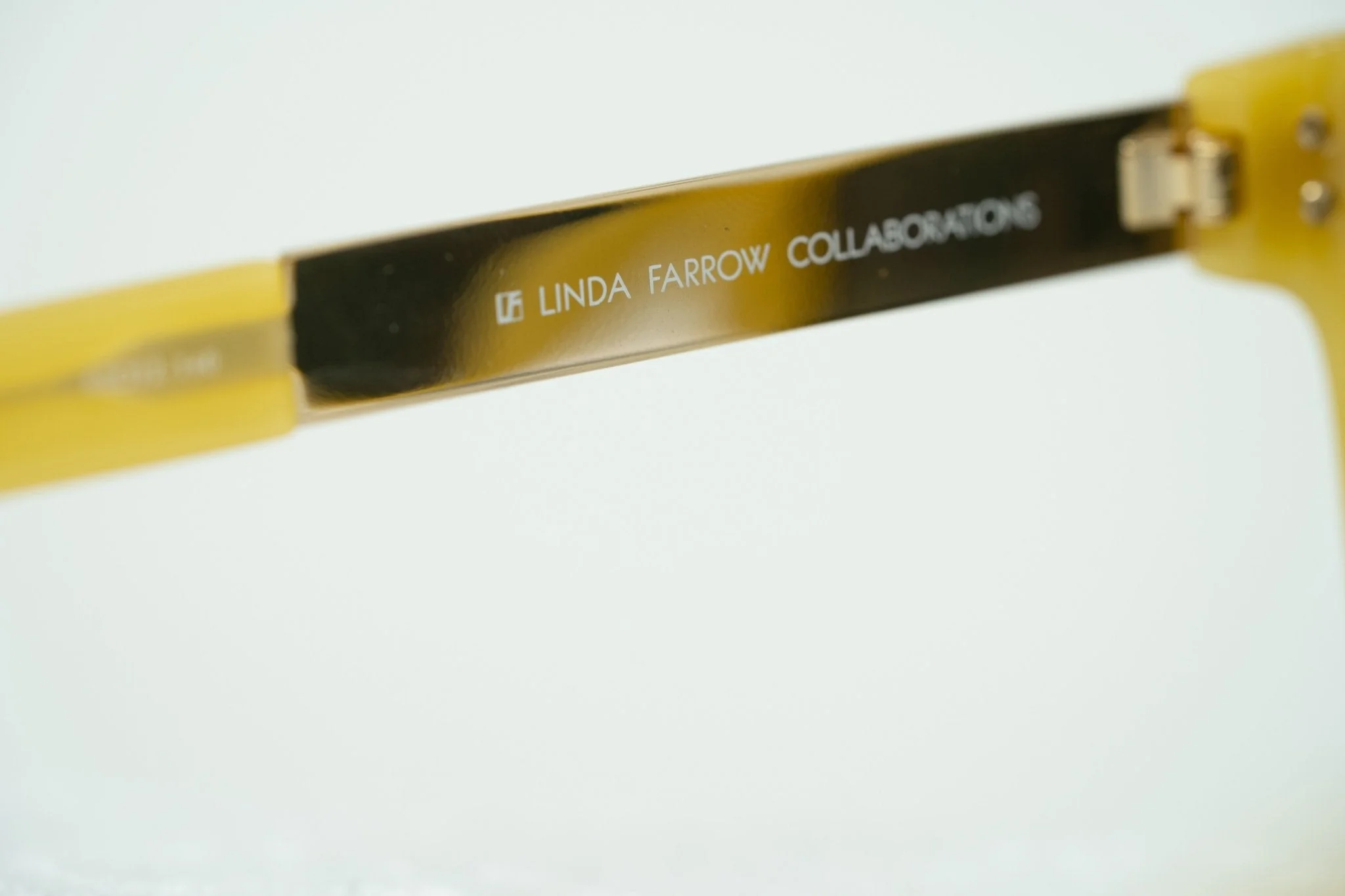 Oscar De La Renta Sunglasses Oversized Gold - Image 12