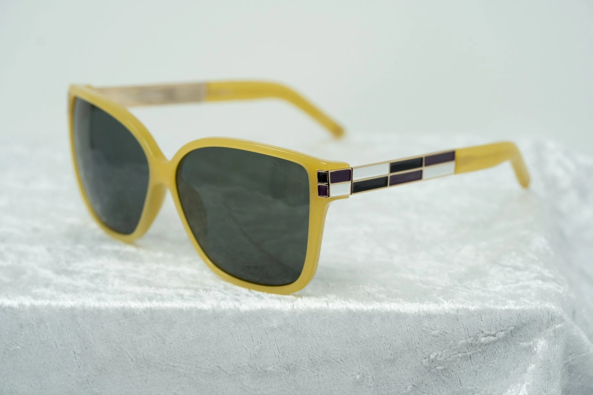 Oscar De La Renta Sunglasses Oversized Gold - Image 5