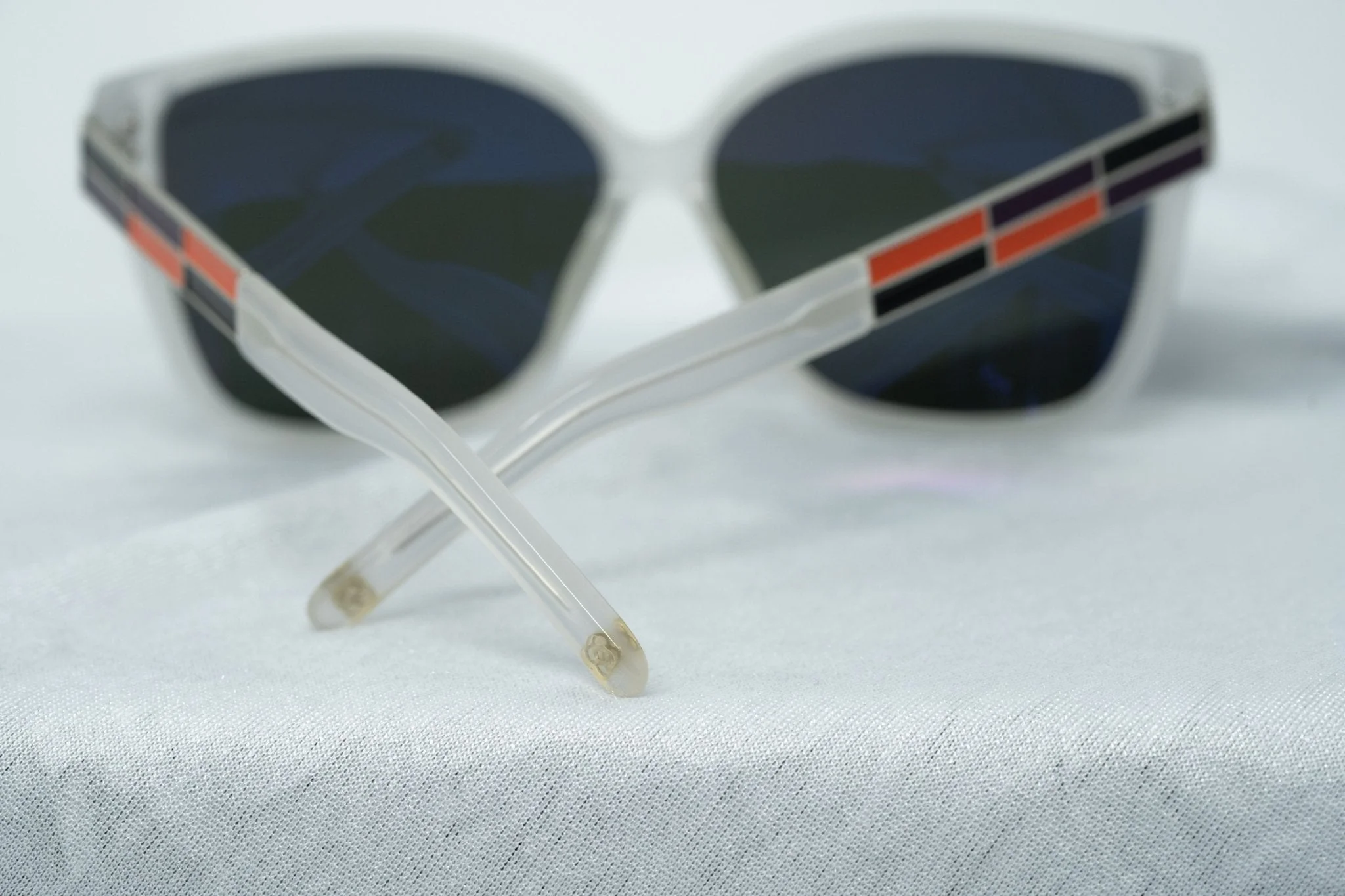 Oscar De La Renta Sunglasses Oversized Clear and Green - Image 17
