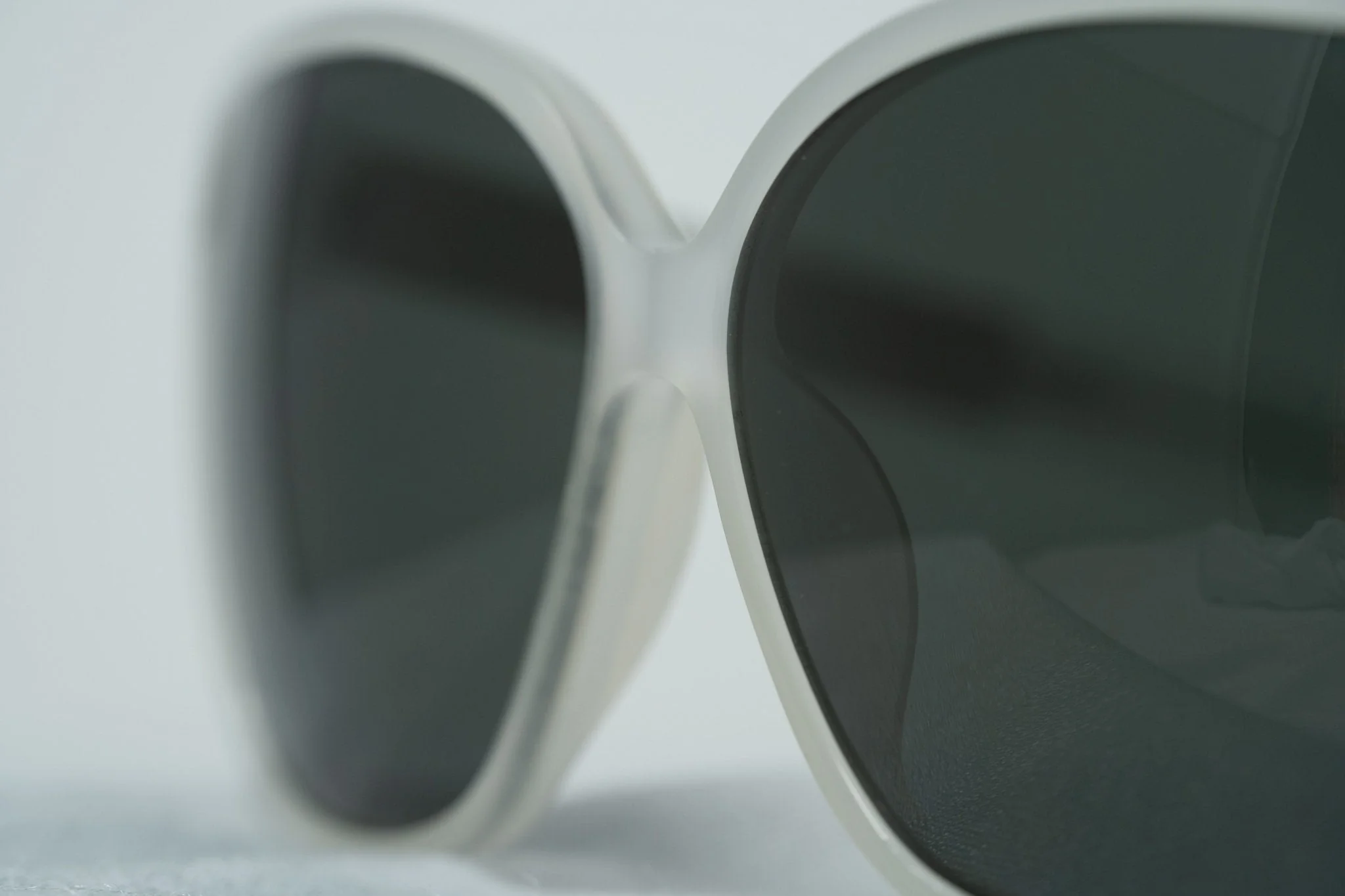 Oscar De La Renta Sunglasses Oversized Clear and Green - Image 8