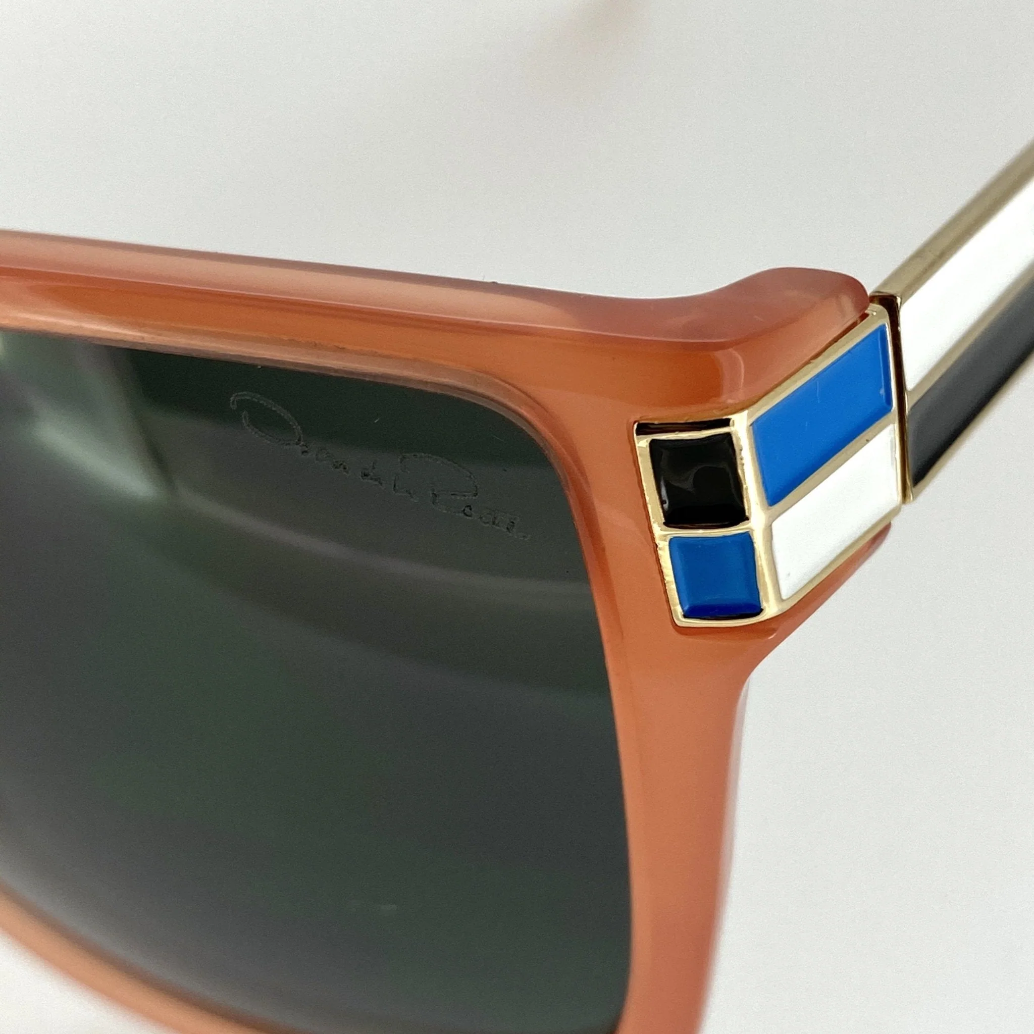 Oscar De La Renta Sunglasses Oversized Orange and Green - Image 12