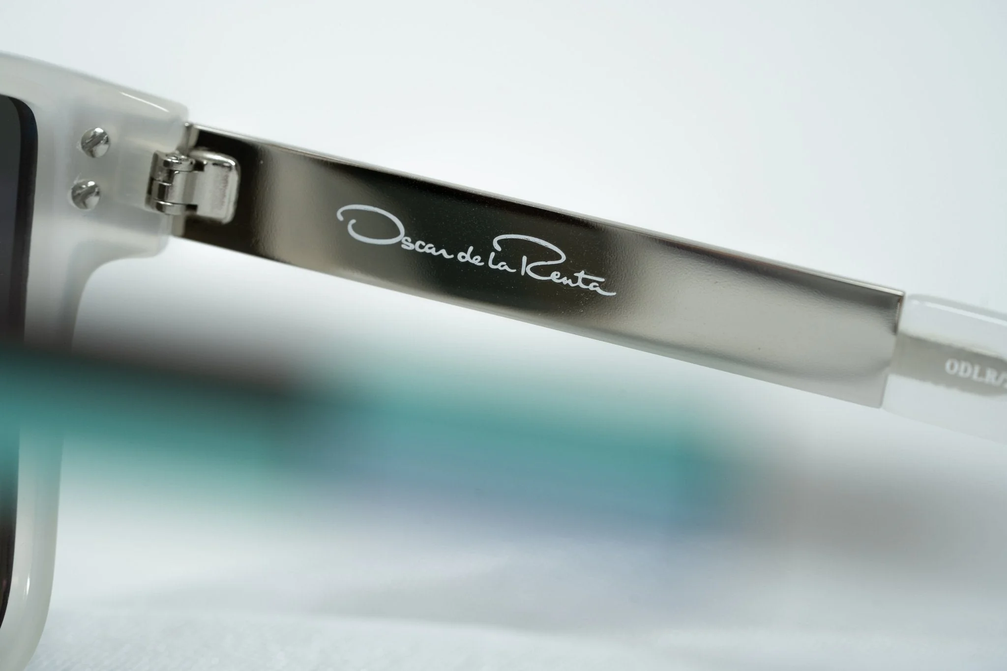 Oscar De La Renta Sunglasses Oversized White and Green - Image 15