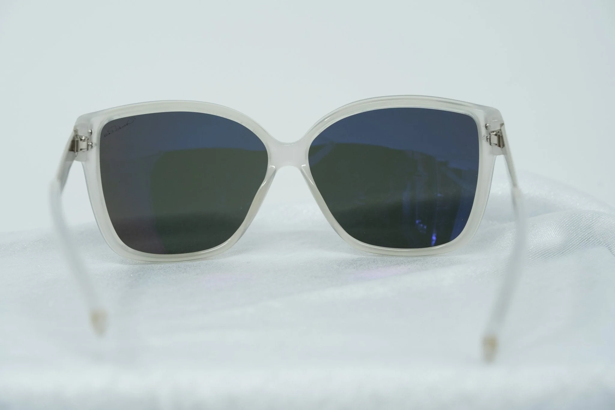 Oscar De La Renta Sunglasses Oversized White and Green - Image 6